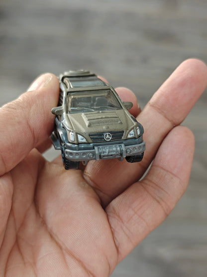 Matchbox Mercedes - Benz ML 320 - Jurassic World Rebirth (Uncarded) - Kinder Logs