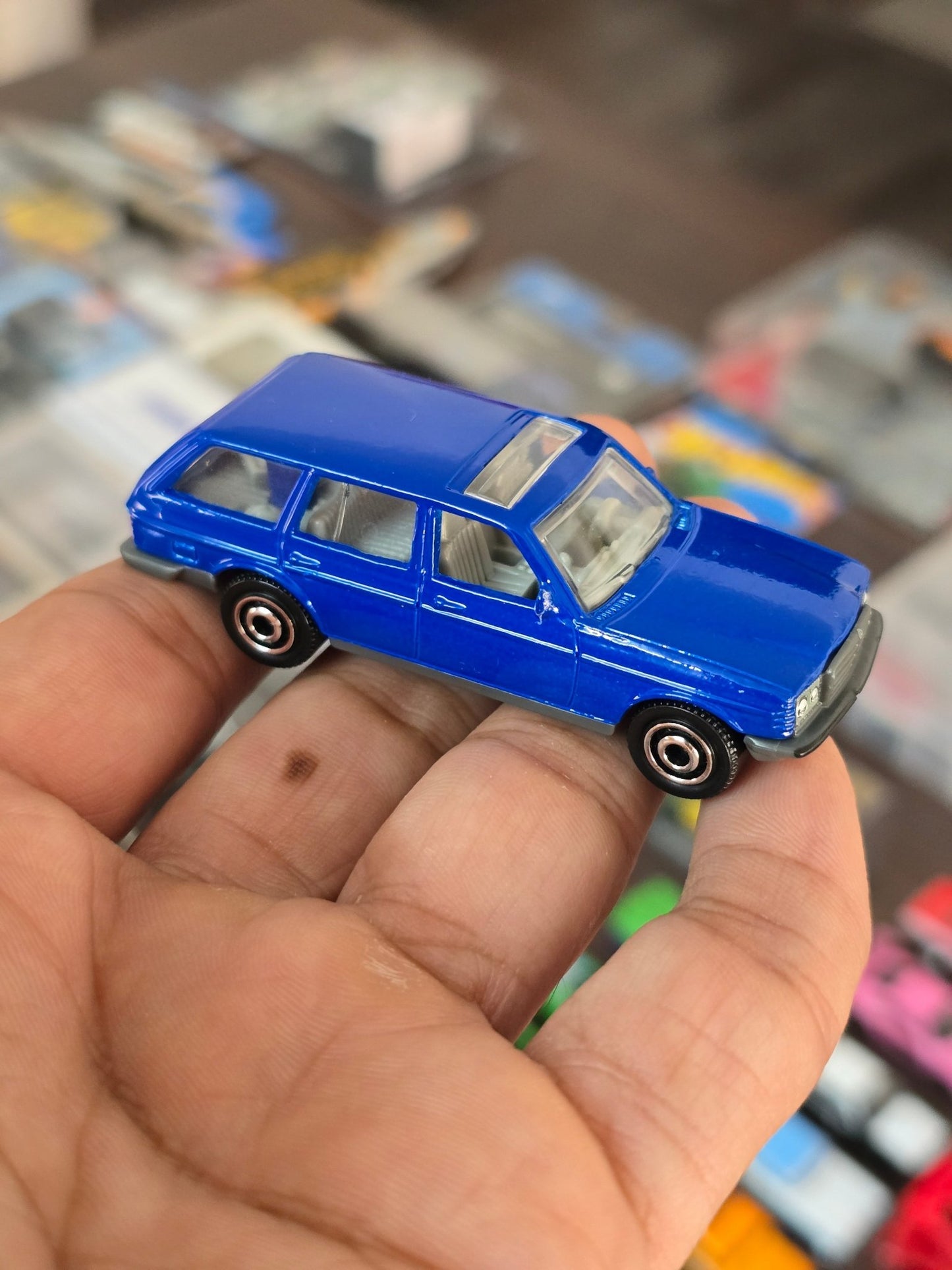 Matchbox Mercedes - Benz S123 Wagon - Blue (Uncarded - New) - Kinder Logs