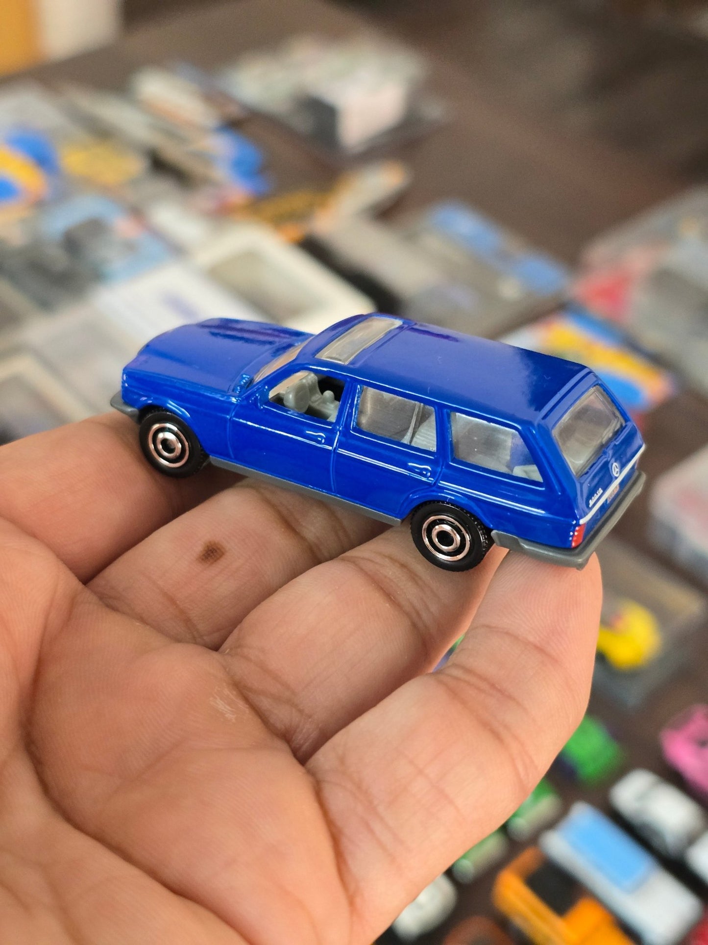 Matchbox Mercedes - Benz S123 Wagon - Blue (Uncarded - New) - Kinder Logs