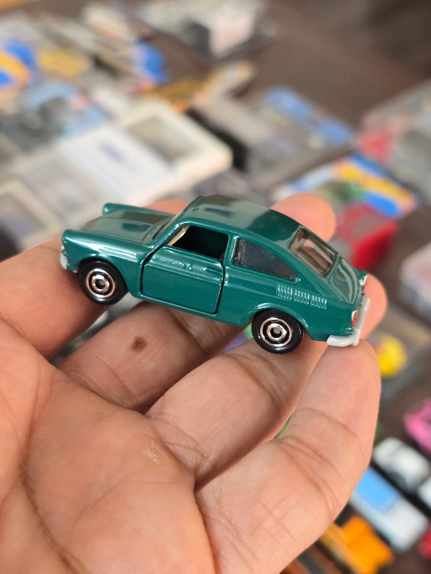 Matchbox Moving Parts 1965 Volkswagen Type 3 Fastback - Green (Uncarded - New) - Kinder Logs