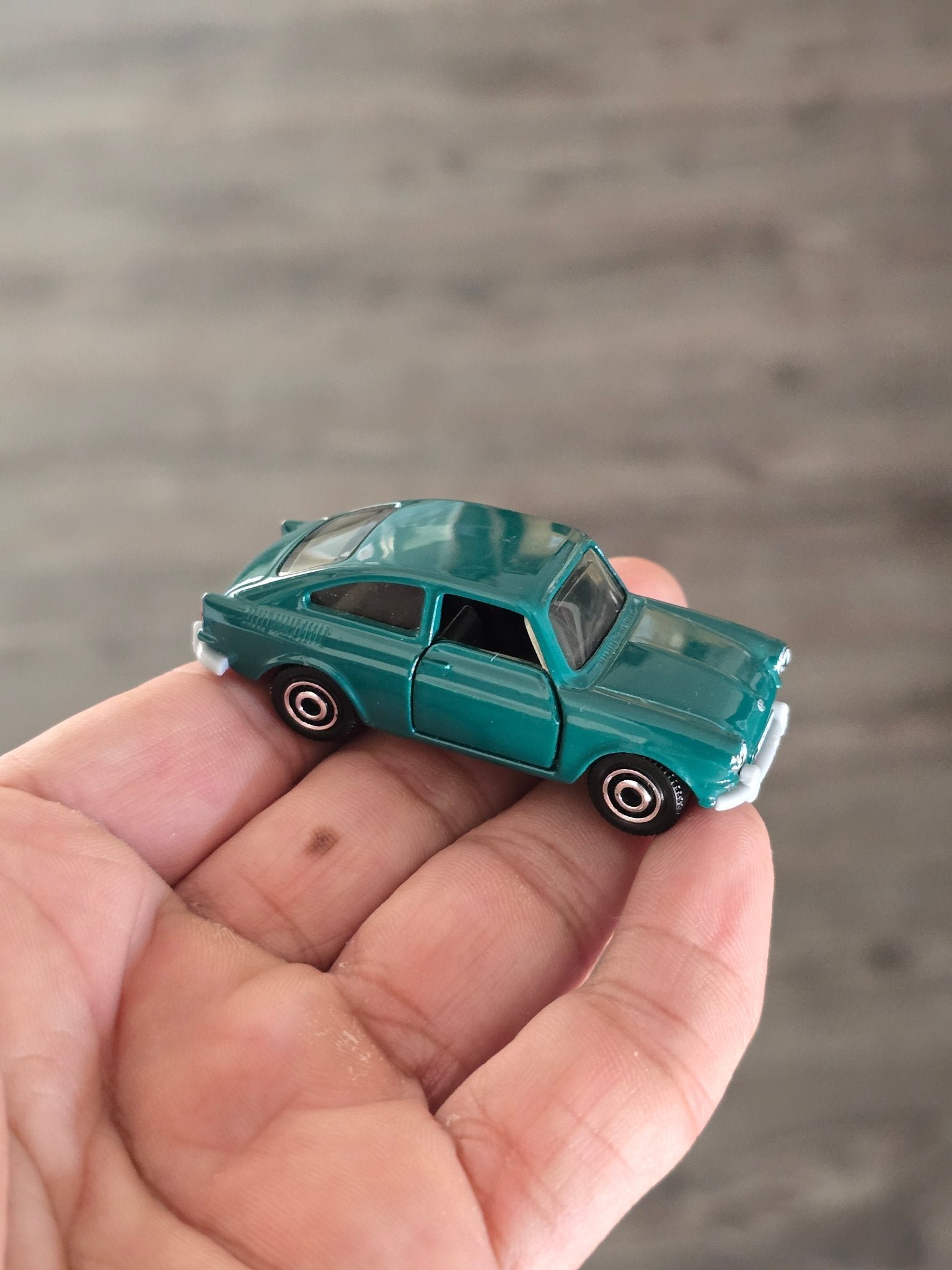 Matchbox Moving Parts 1965 Volkswagen Type 3 Fastback - Green (Uncarded - New) - Kinder Logs