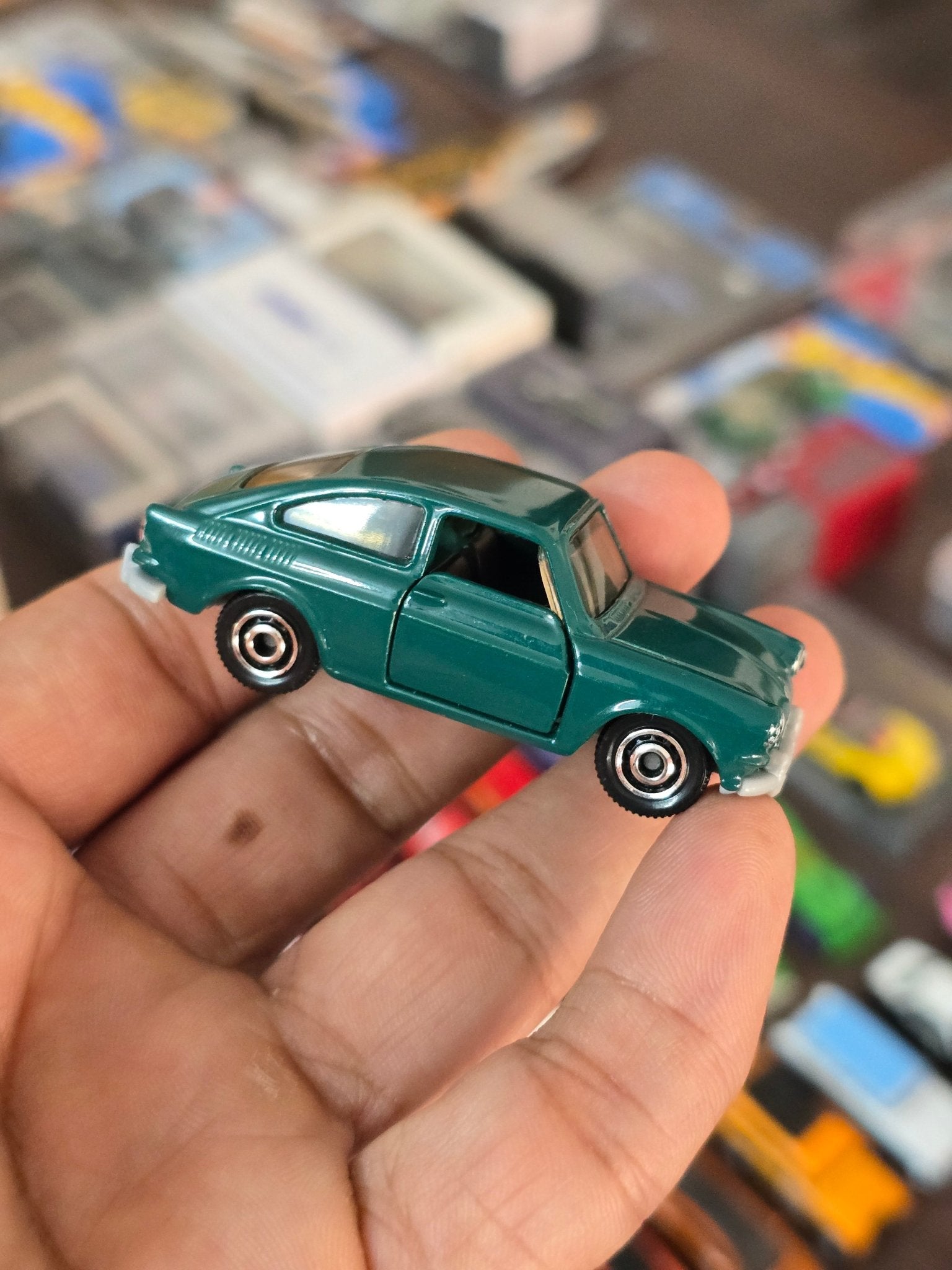 Matchbox Moving Parts 1965 Volkswagen Type 3 Fastback - Green (Uncarded - New) - Kinder Logs