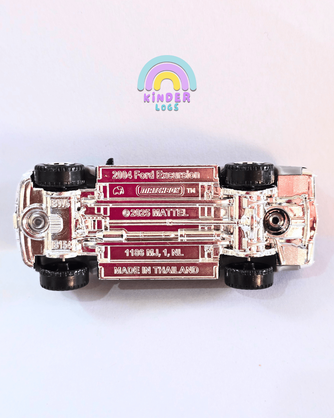 Matchbox Moving Parts 2004 Ford Excursion (Uncarded - New) - Kinder Logs