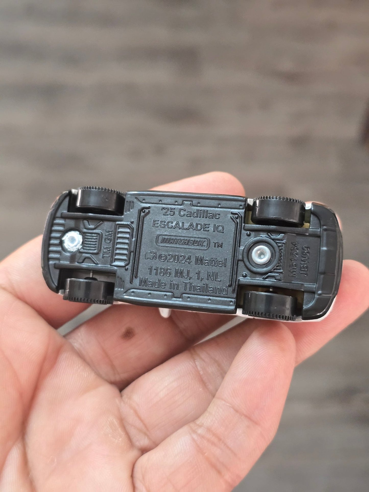 Matchbox Moving parts 2025 Cadillac Escalade IQ (Uncarded - New) - Kinder Logs