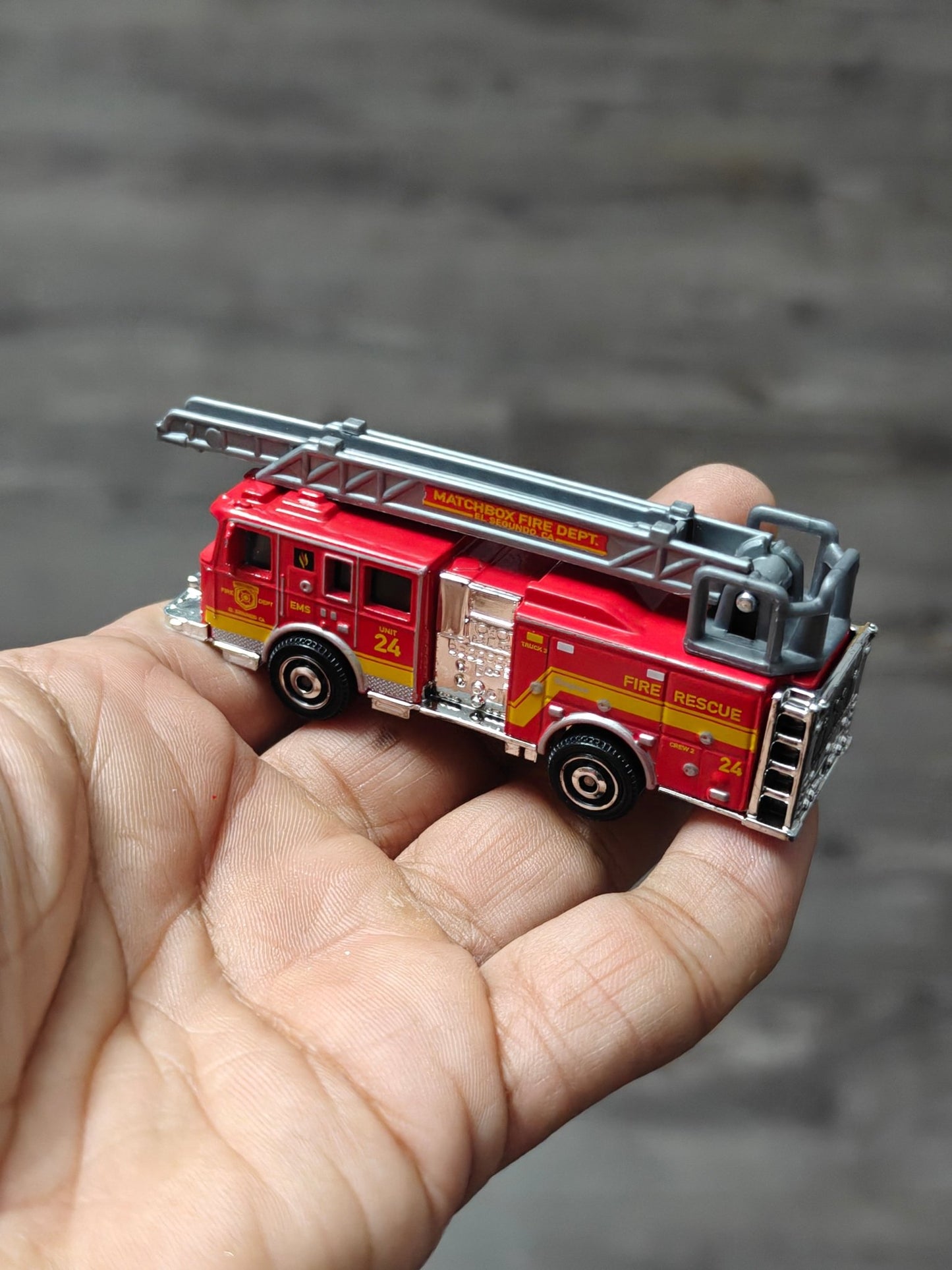 Matchbox Moving Parts Seagrave Fire Truck - Red (Uncarded - New) - Kinder Logs