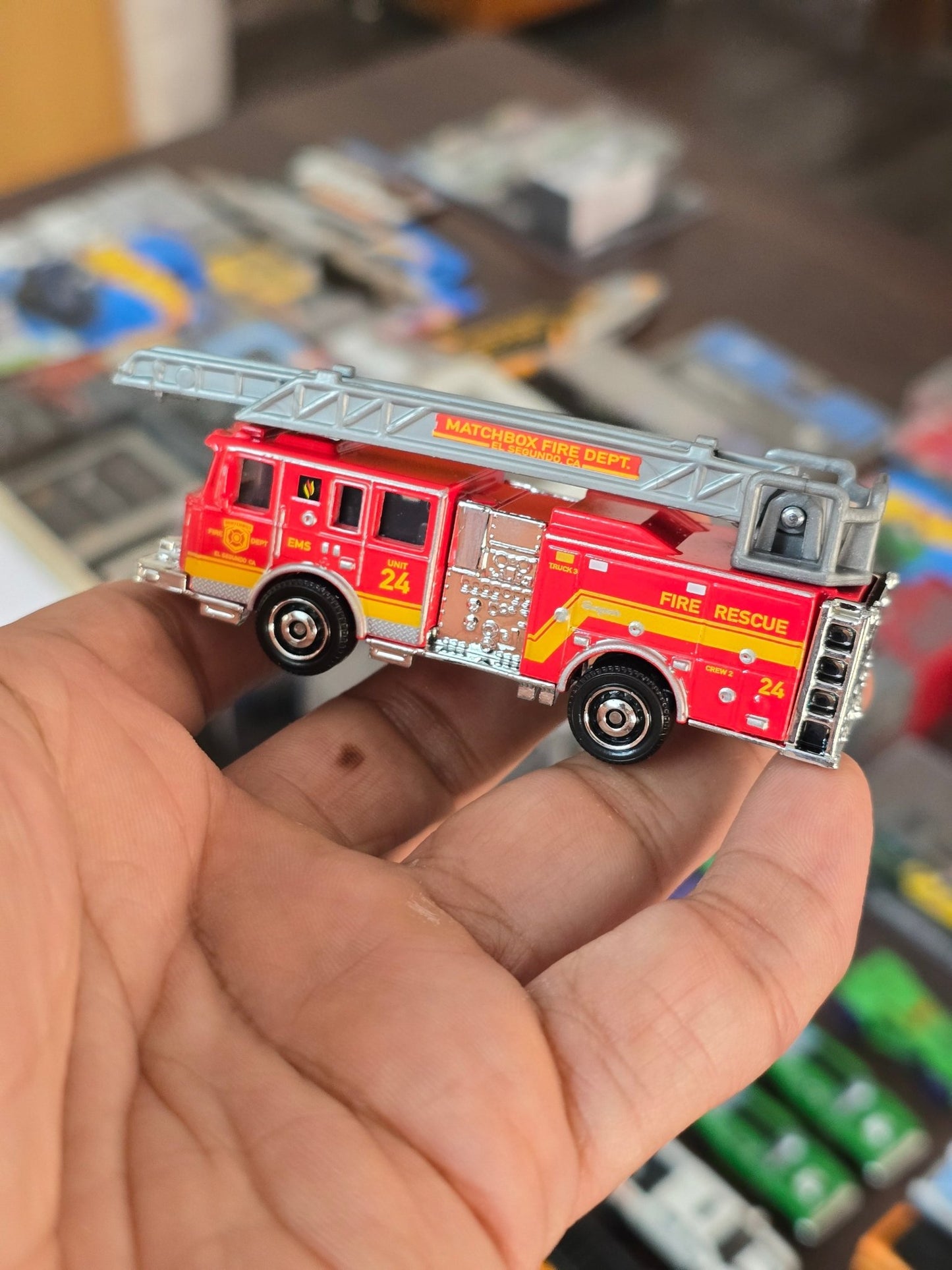 Matchbox Moving Parts Seagrave Fire Truck - Red (Uncarded - New) - Kinder Logs