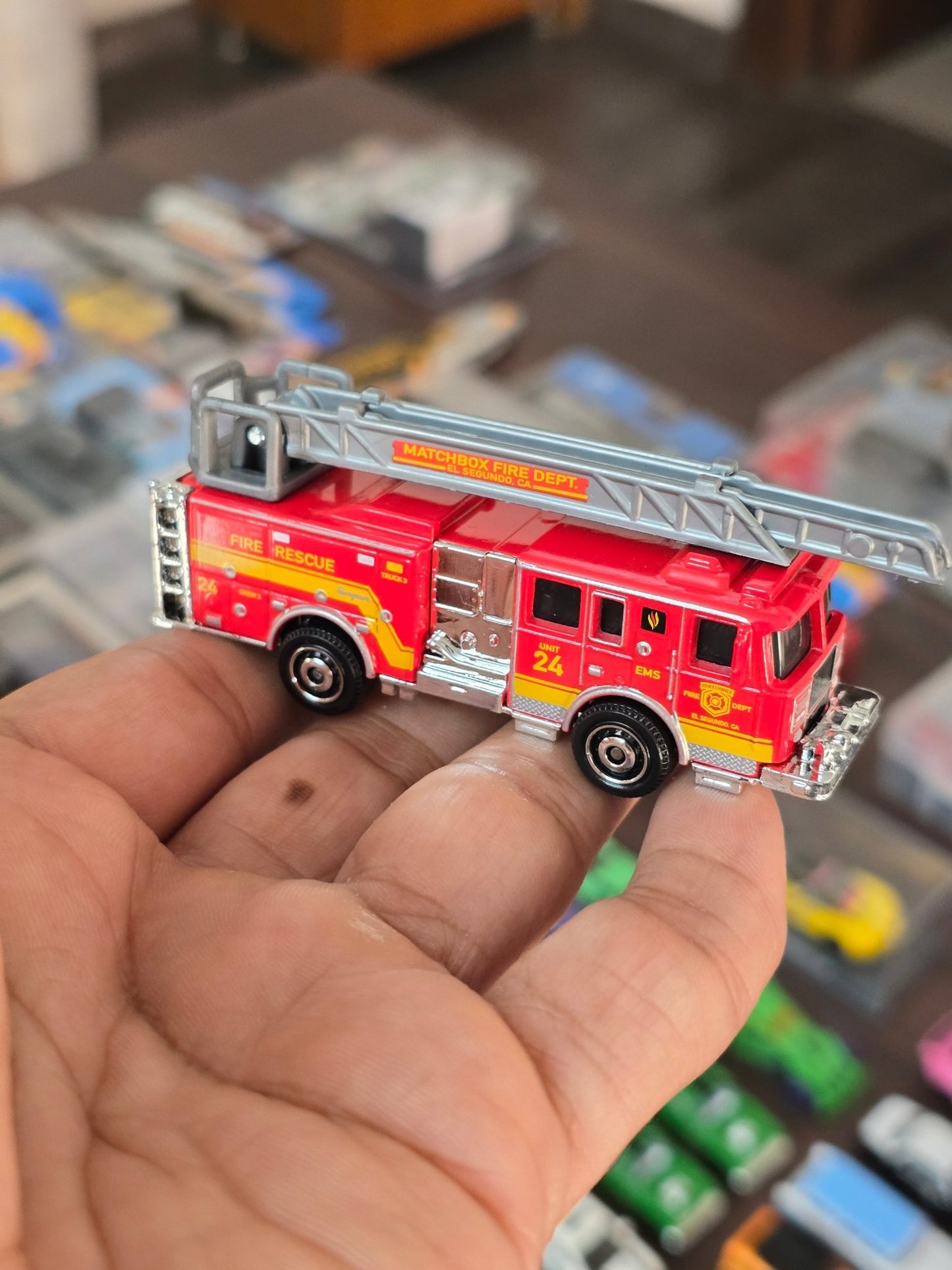 Matchbox Moving Parts Seagrave Fire Truck - Red (Uncarded - New) - Kinder Logs