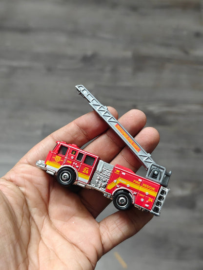 Matchbox Moving Parts Seagrave Fire Truck - Red (Uncarded - New) - Kinder Logs