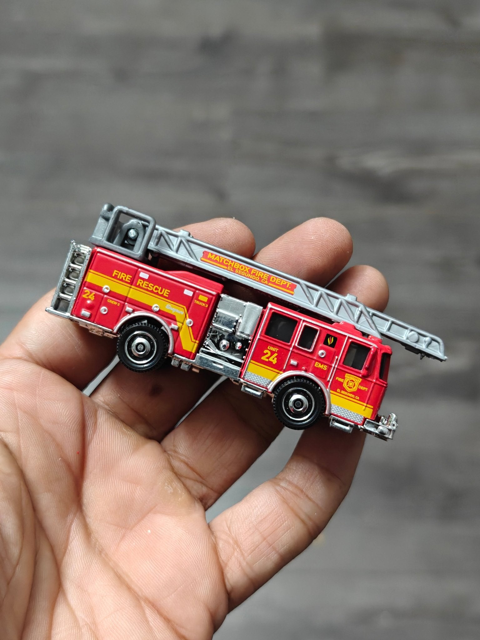 Matchbox Moving Parts Seagrave Fire Truck - Red (Uncarded - New) - Kinder Logs