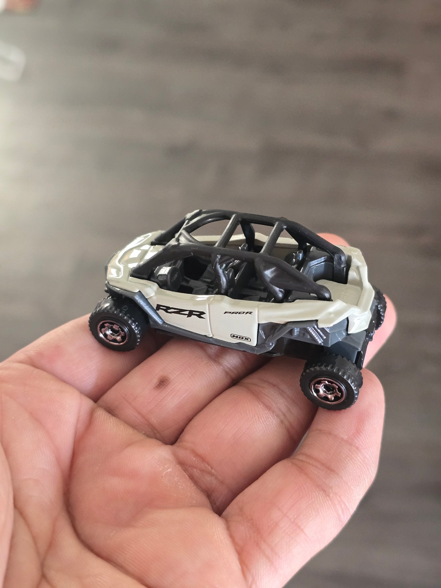 Matchbox Polaris RZR Pro R 4 (Uncarded - New) - Kinder Logs