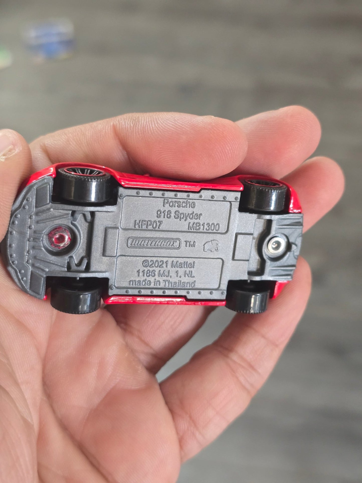 Matchbox Porsche 918 Spyder - Red (Uncarded - New) - Kinder Logs