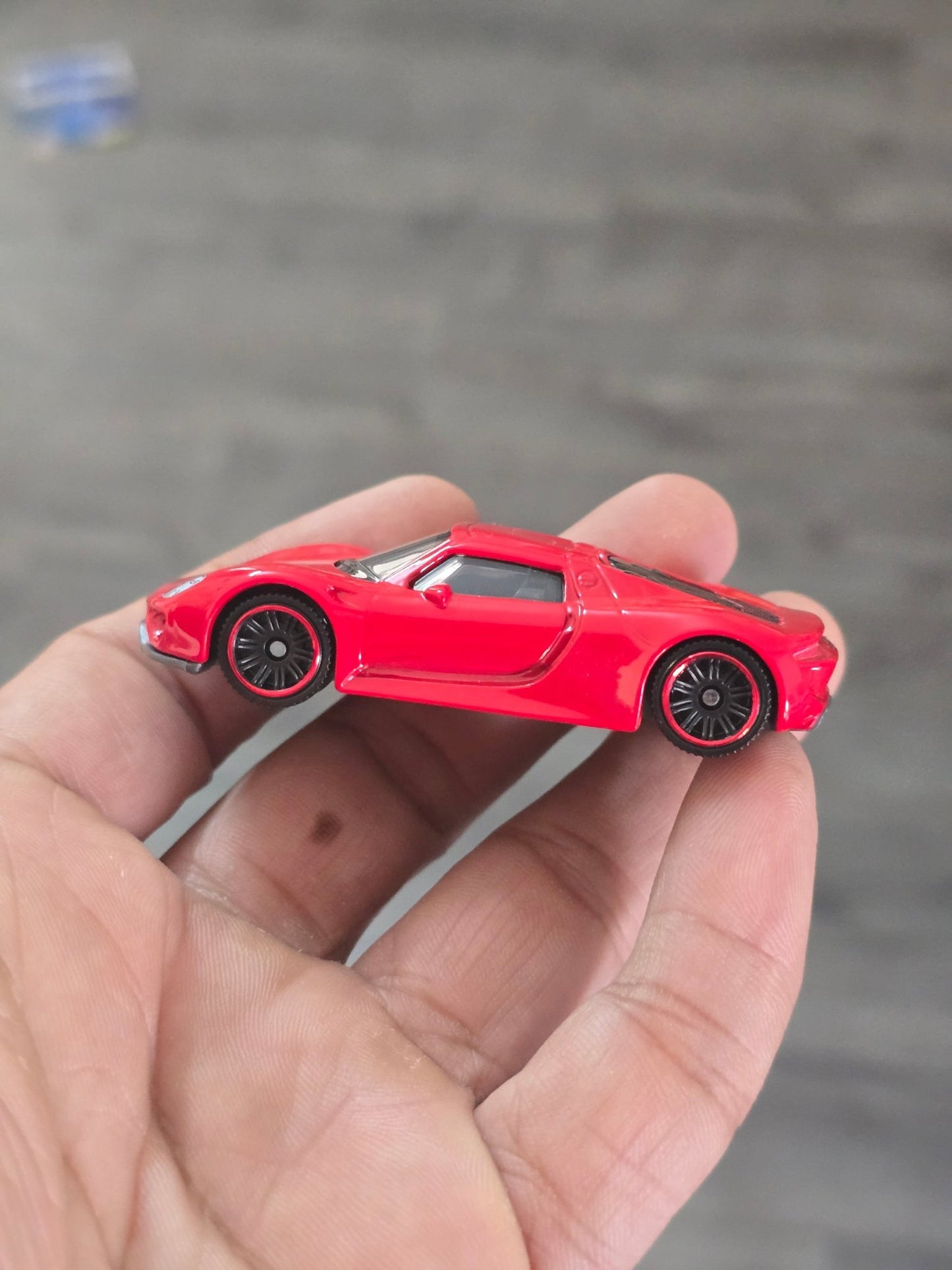 Matchbox Porsche 918 Spyder - Red (Uncarded - New) - Kinder Logs