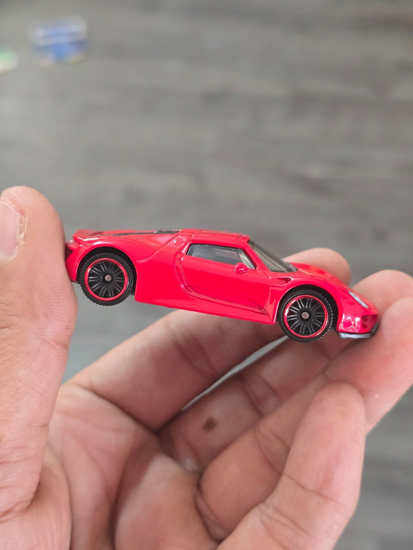 Matchbox Porsche 918 Spyder - Red (Uncarded - New) - Kinder Logs