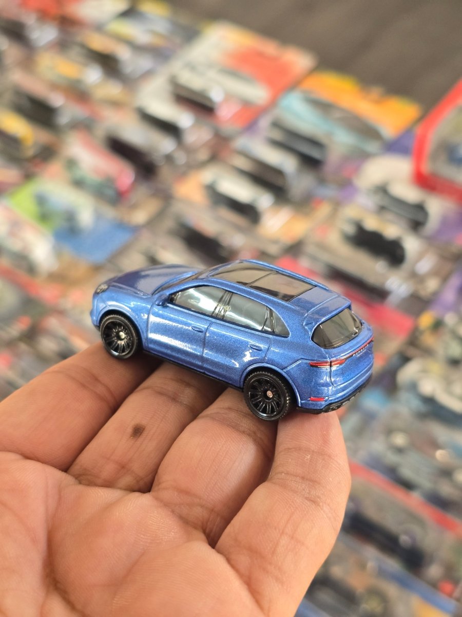 Matchbox Porsche Cayenne Turbo (Uncarded) - Kinder Logs