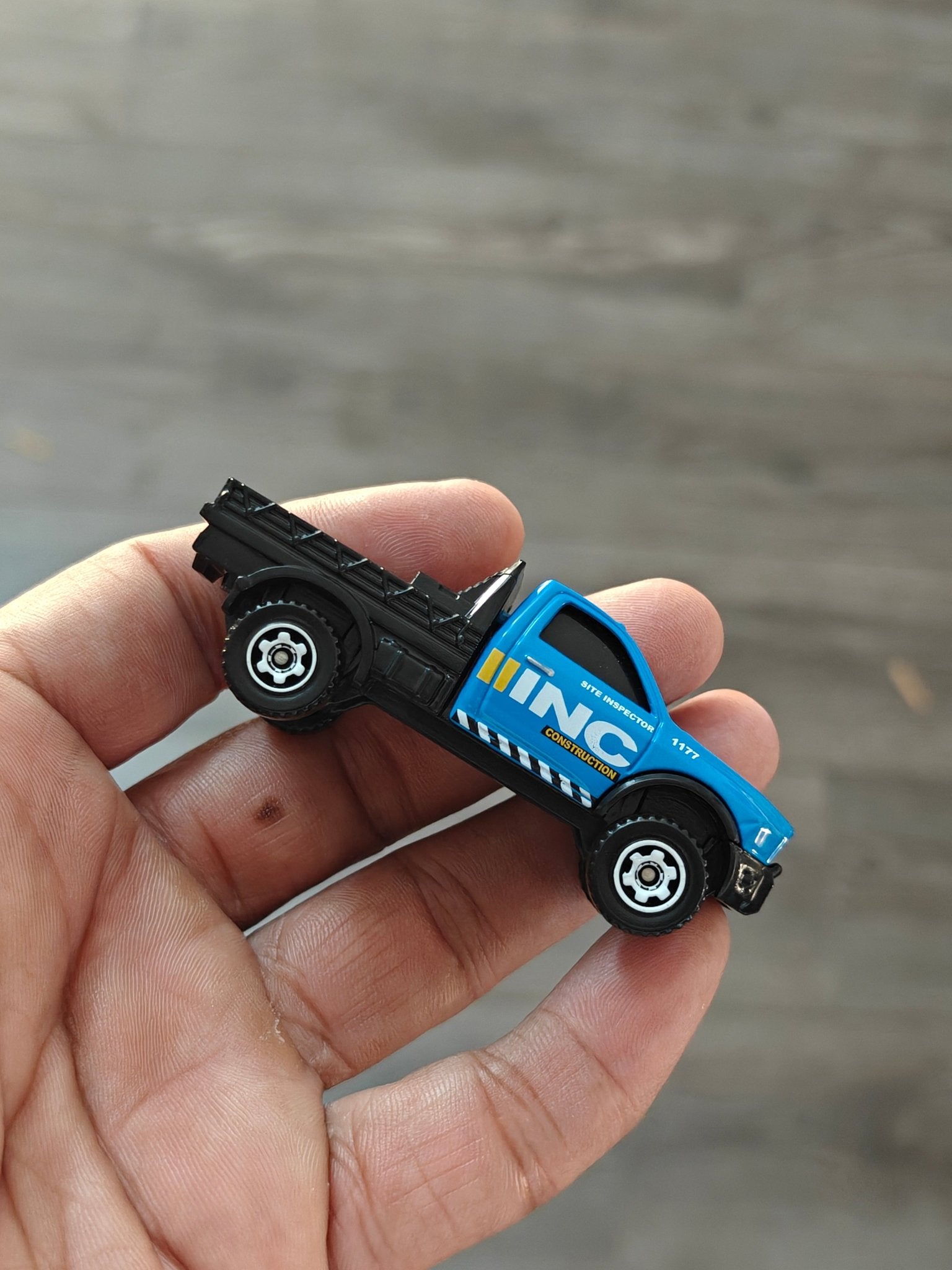 Matchbox RAM Work Truck - Blue (Uncarded - New) - Kinder Logs