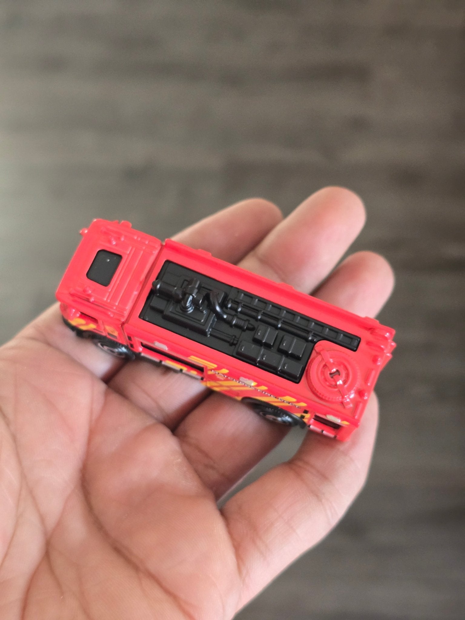 Matchbox Scania P420 XT 4x2 Fire Truck (Uncarded - New) - Kinder Logs