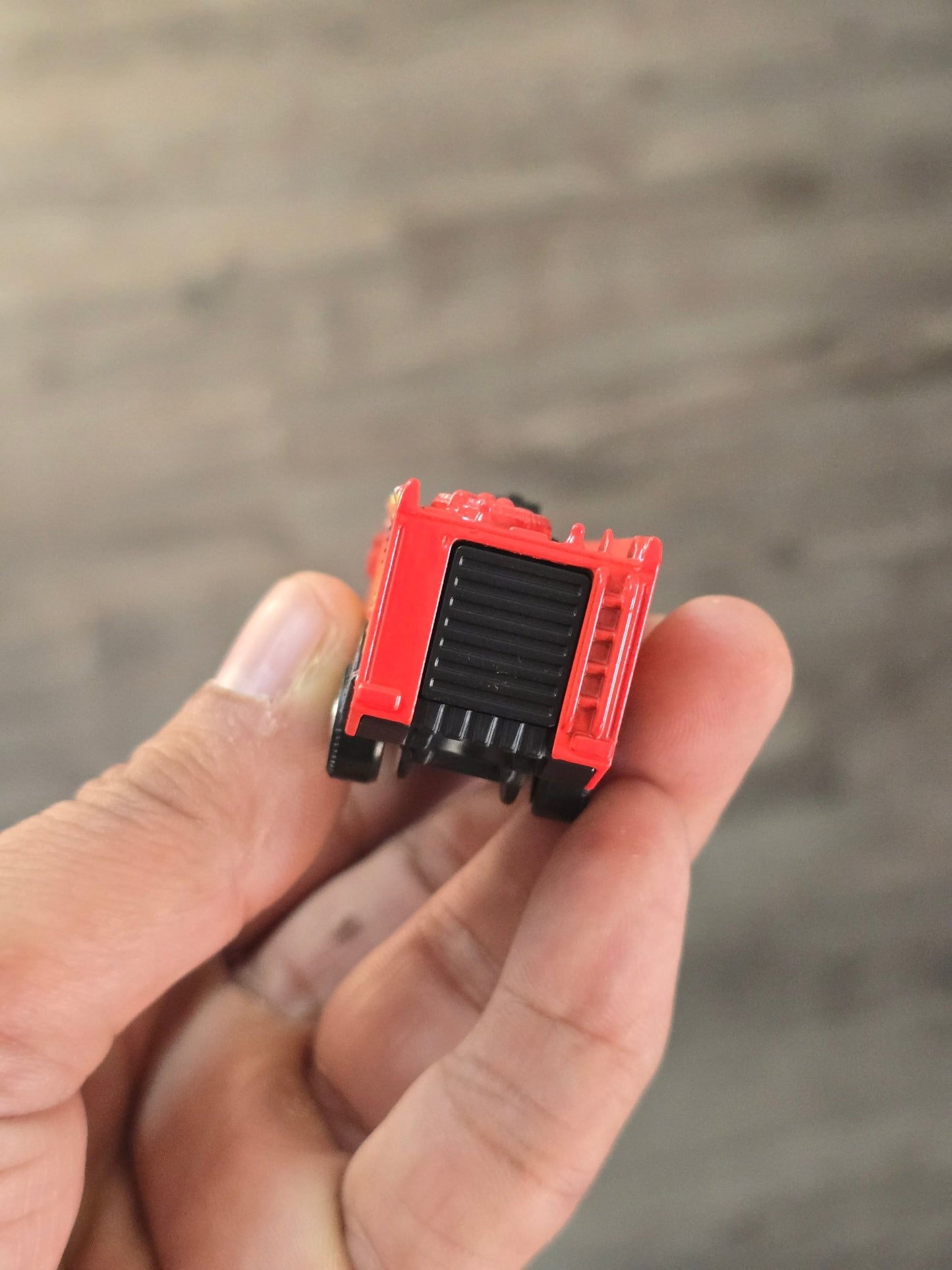 Matchbox Scania P420 XT 4x2 Fire Truck (Uncarded - New) - Kinder Logs