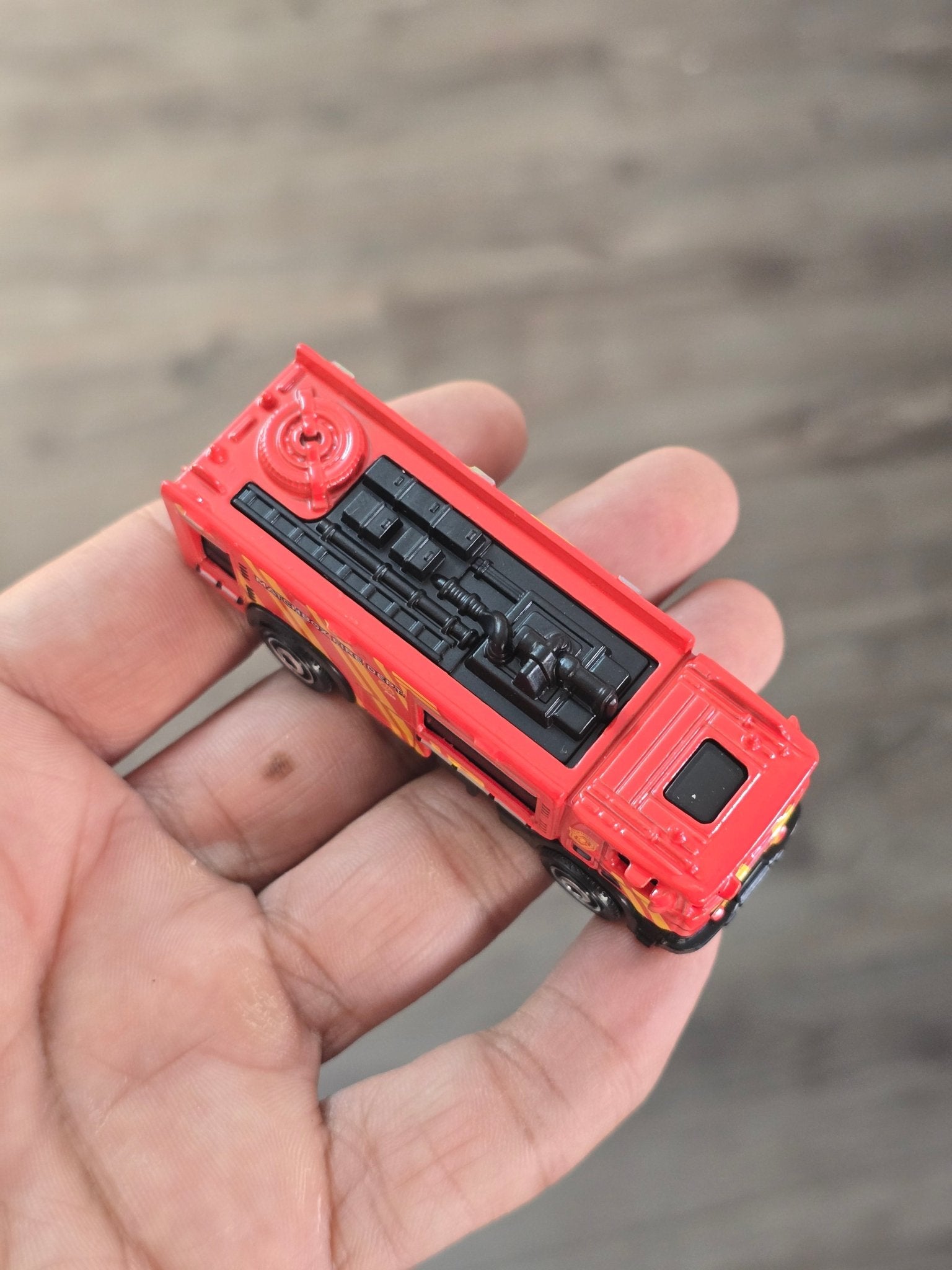 Matchbox Scania P420 XT 4x2 Fire Truck (Uncarded - New) - Kinder Logs
