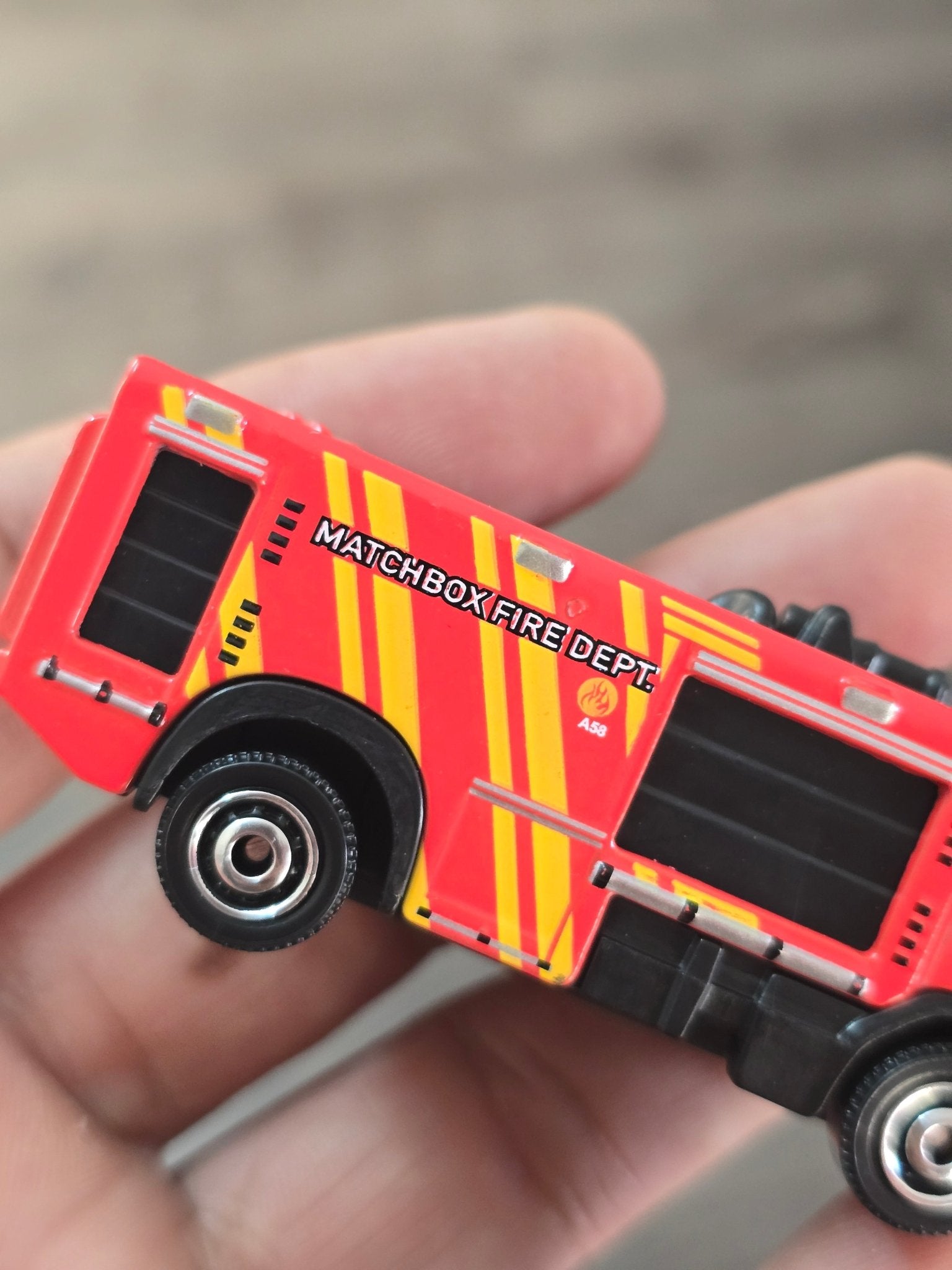 Matchbox Scania P420 XT 4x2 Fire Truck (Uncarded - New) - Kinder Logs