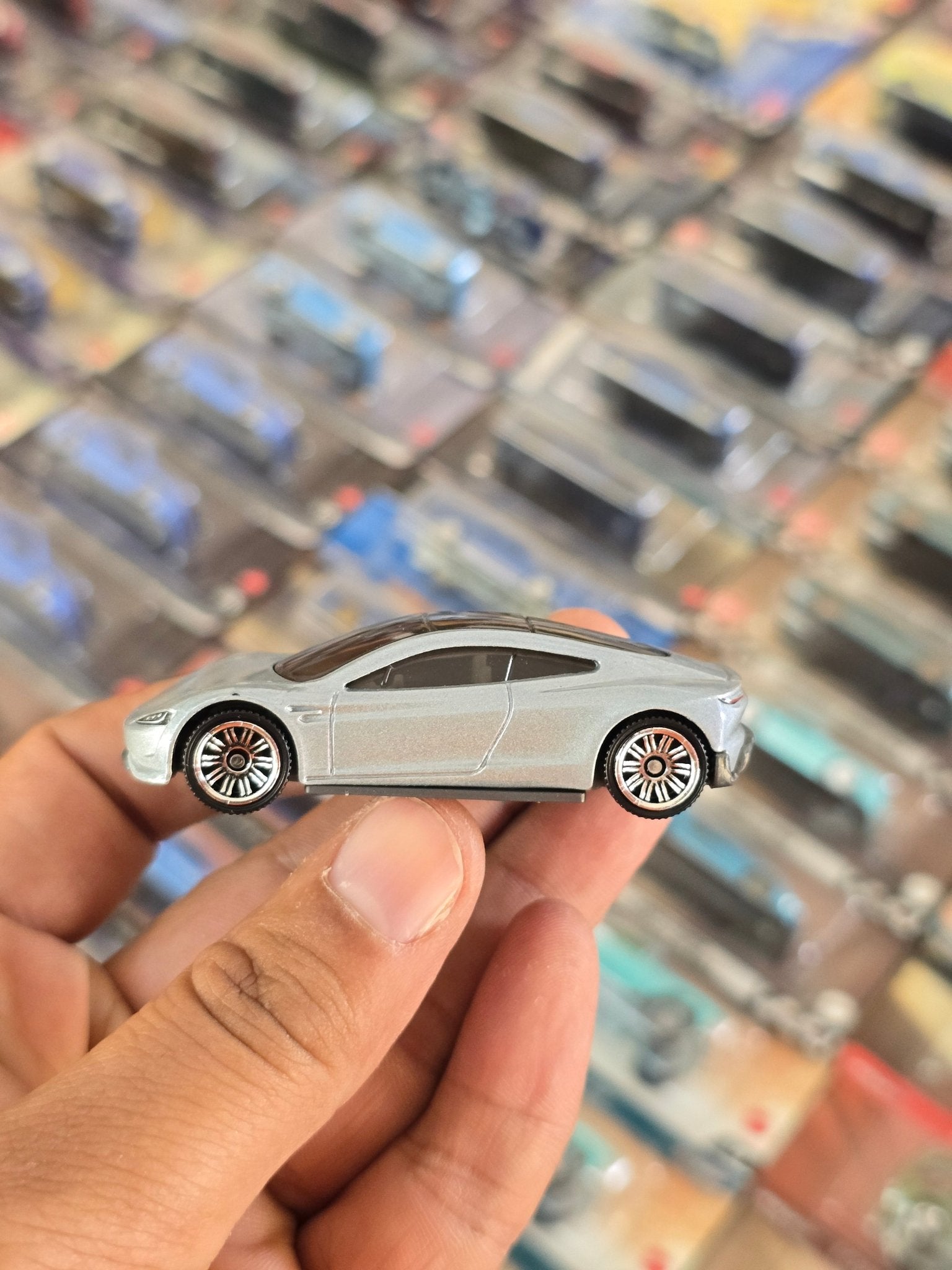 Matchbox Tesla Roadster (Uncarded) - Kinder Logs
