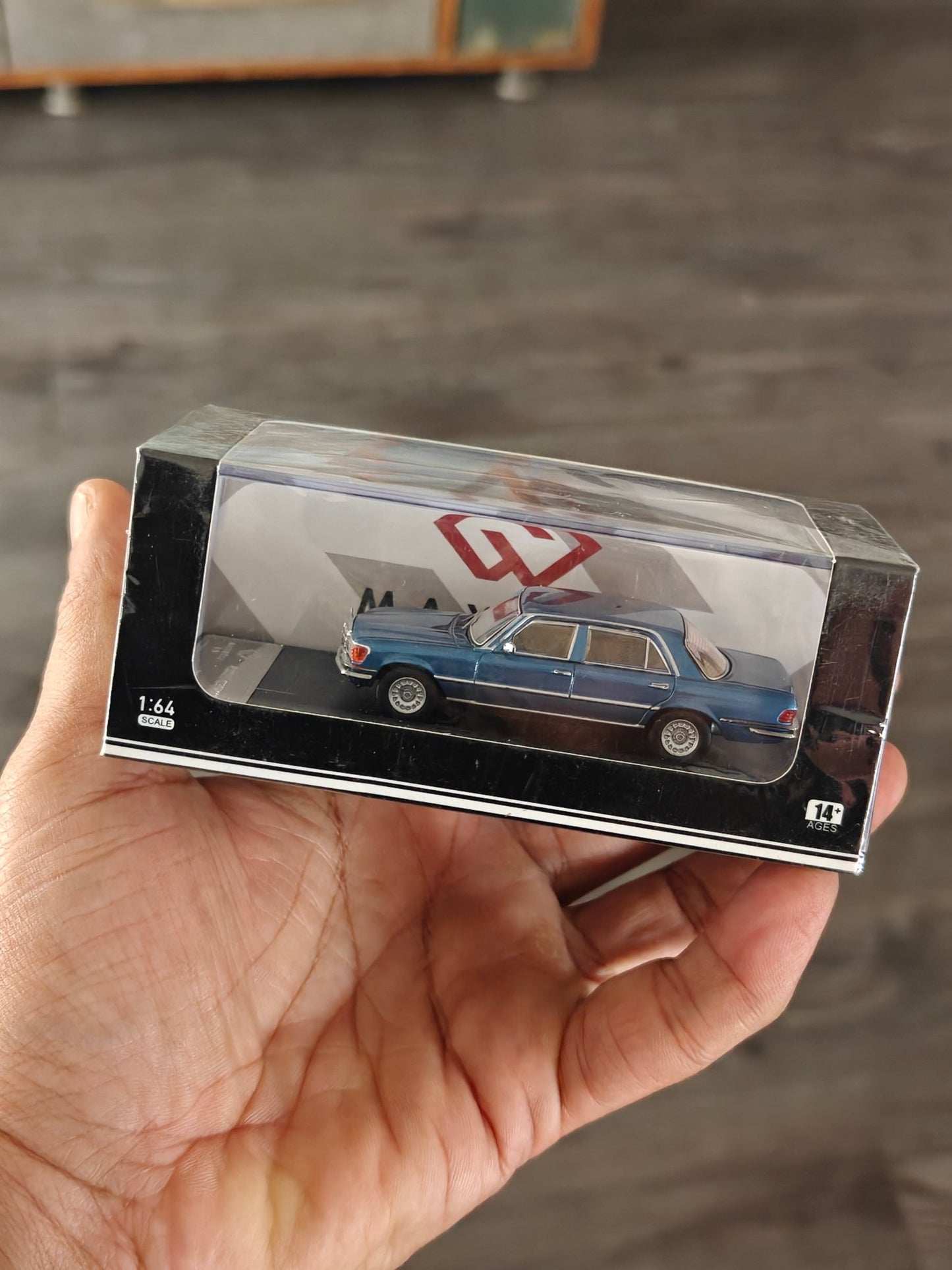 Maxwell 1976 Mercedes - Benz W116 450 SEL 6.9 - Blue (Sealed Box) - Kinder Logs