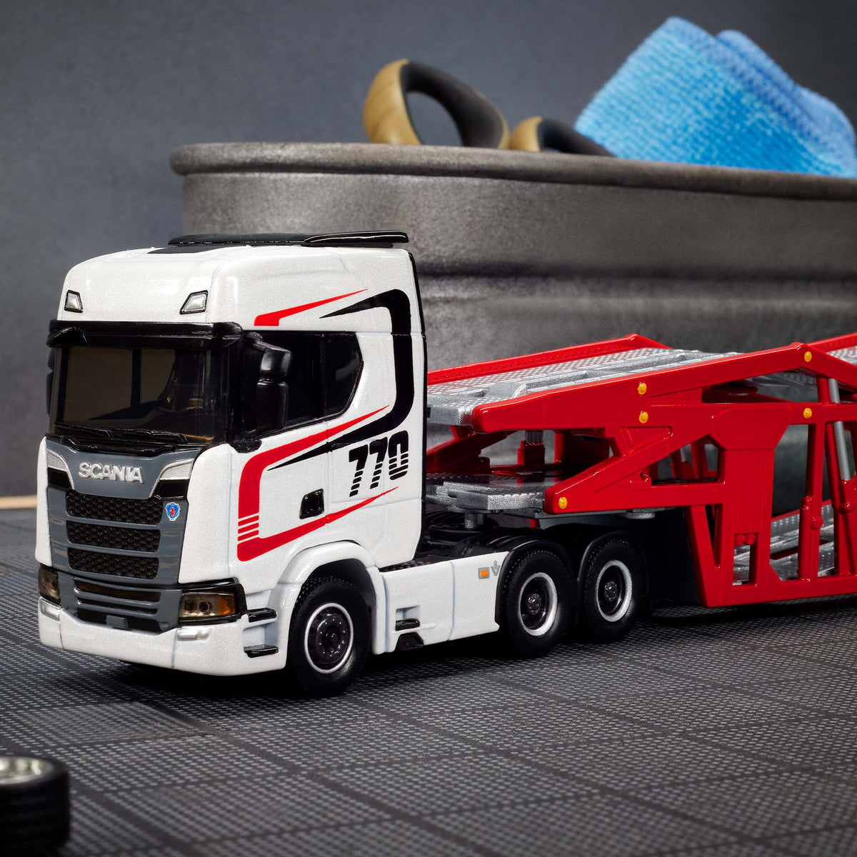 Hot Wheels Elite64 Scania 770 S Trailer Truck