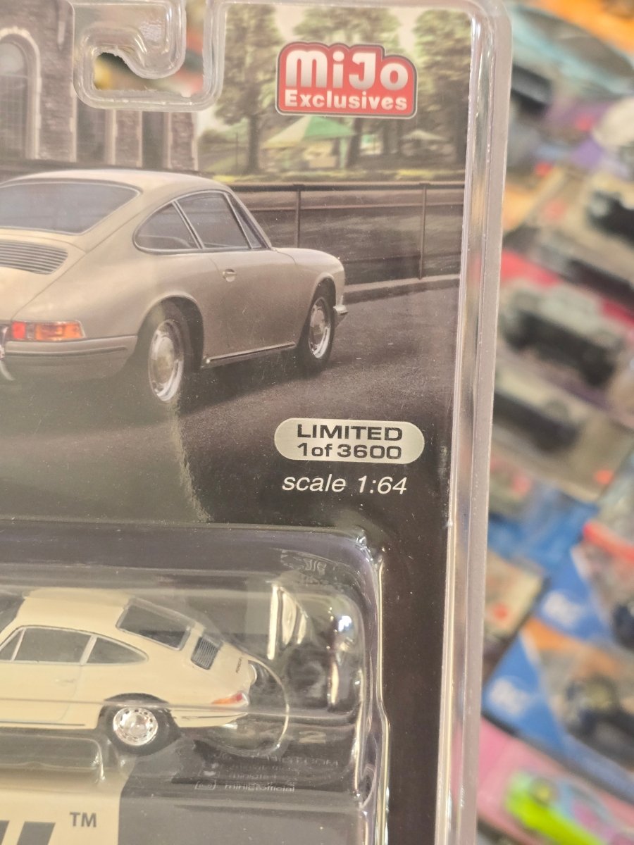 Mini GT 1963 Porsche 901 Ivory - Mijo Exclusives Limited Edition - Kinder Logs