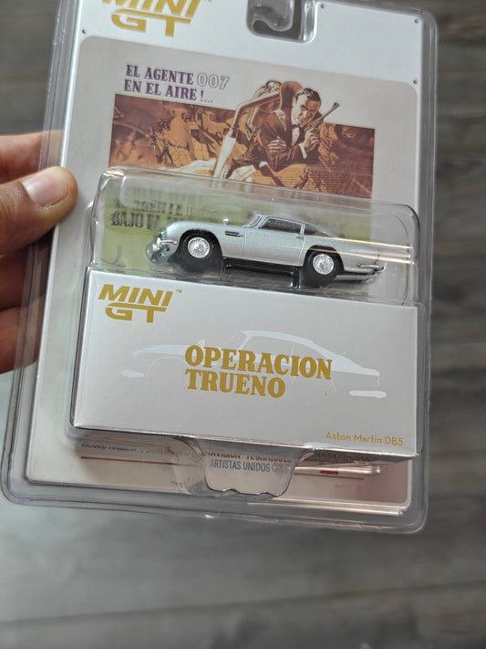 Mini GT Aston Martin DB5 - James Bond 007 (Operación Trueno) - Kinder Logs