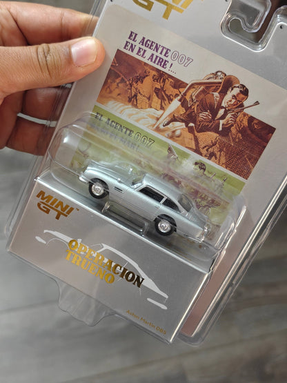Mini GT Aston Martin DB5 - James Bond 007 (Operación Trueno) - Kinder Logs
