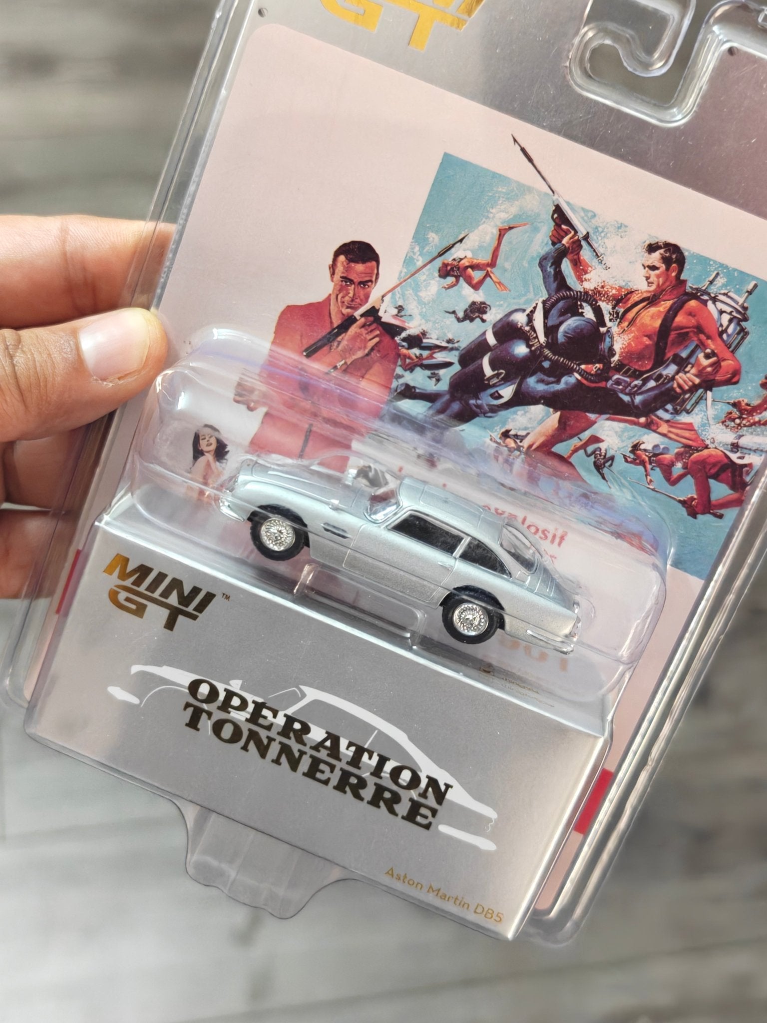 Mini GT Aston Martin DB5 - James Bond 007 (Operation Tonnerre) - Kinder Logs