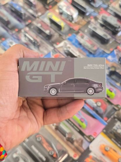 Mini GT BMW 750Li xDrive - Bernina Grey (Open Box) - Kinder Logs