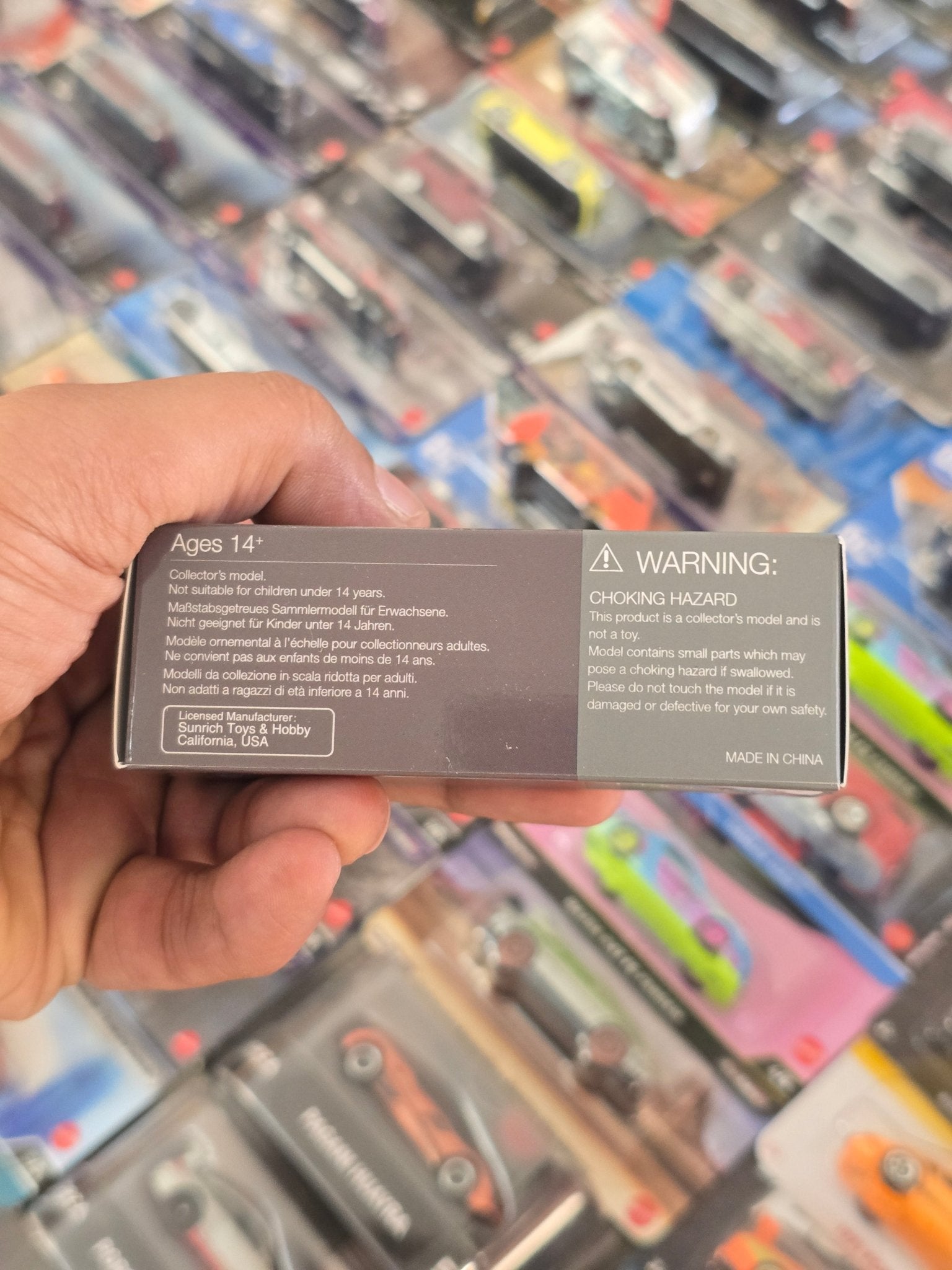 Mini GT BMW 750Li xDrive - Bernina Grey (Open Box) - Kinder Logs