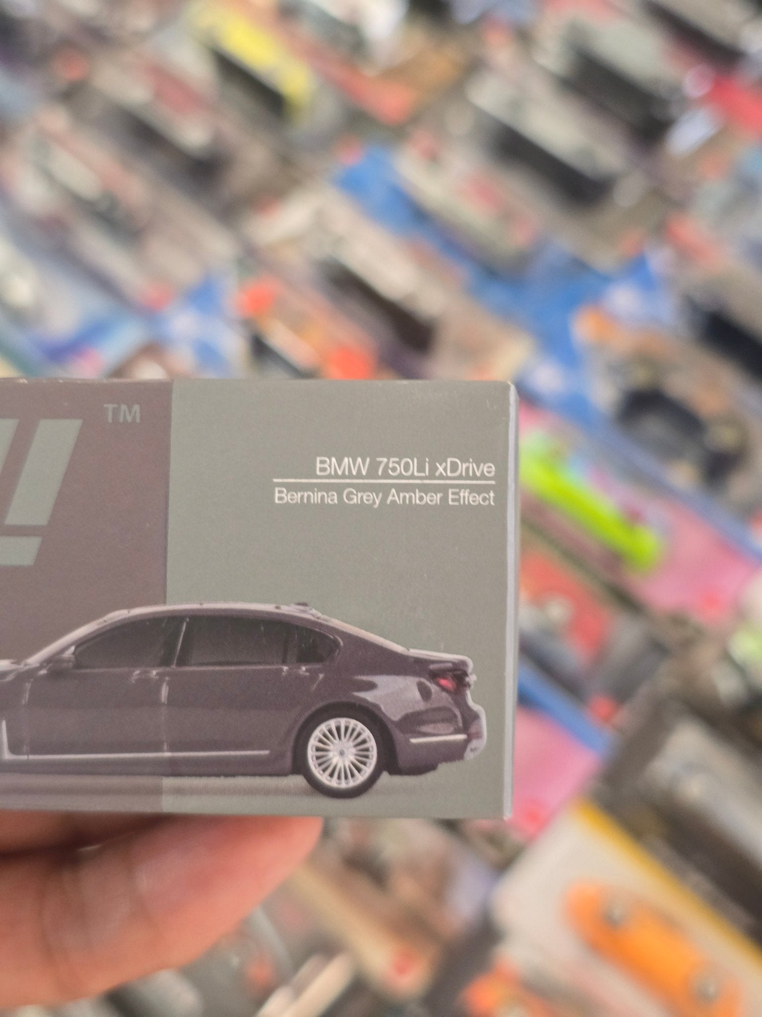 Mini GT BMW 750Li xDrive - Bernina Grey (Open Box) - Kinder Logs