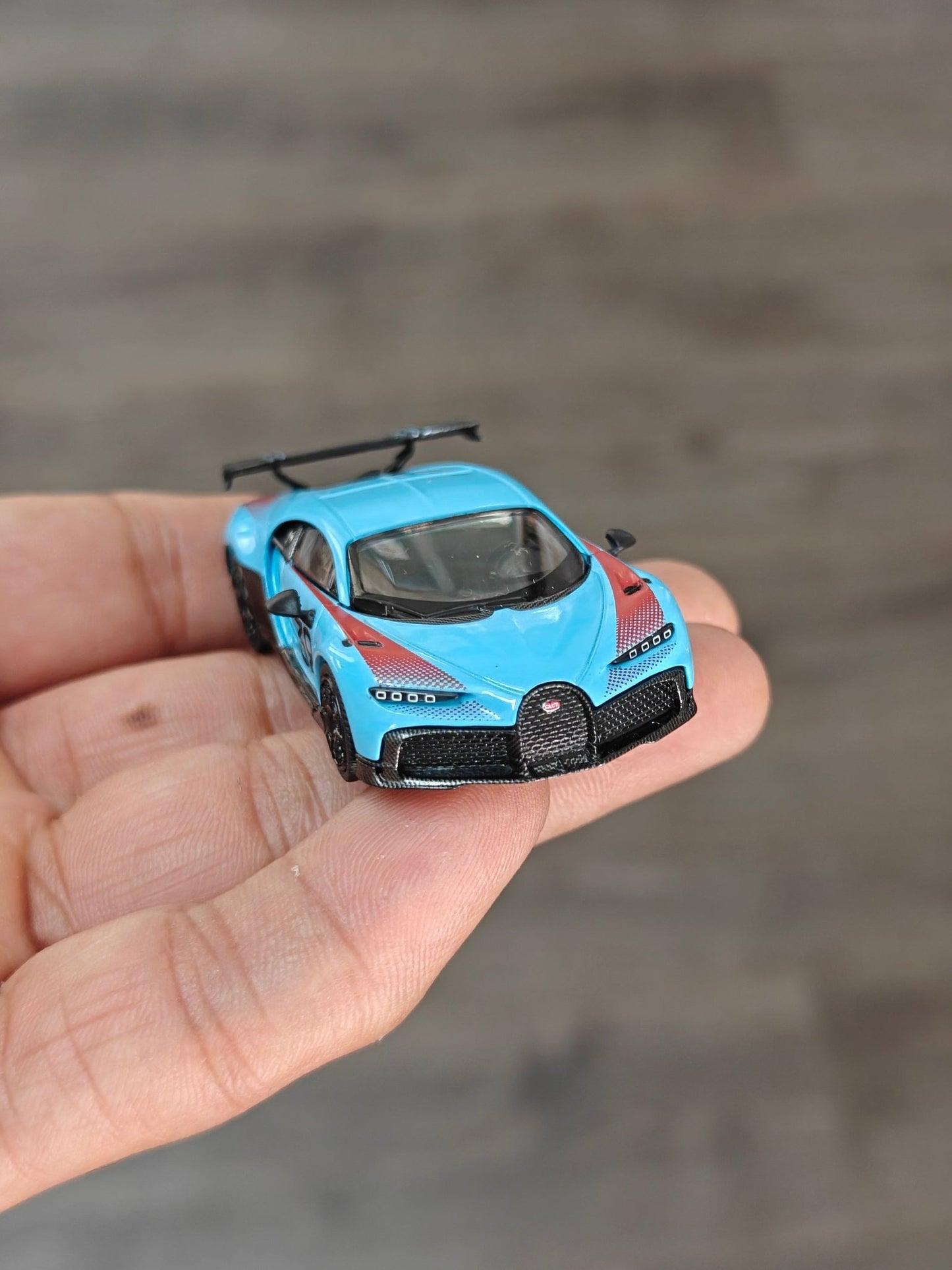 Mini GT Bugatti Chiron Pur Sport "Grand Prix" (Open Box) - Kinder Logs