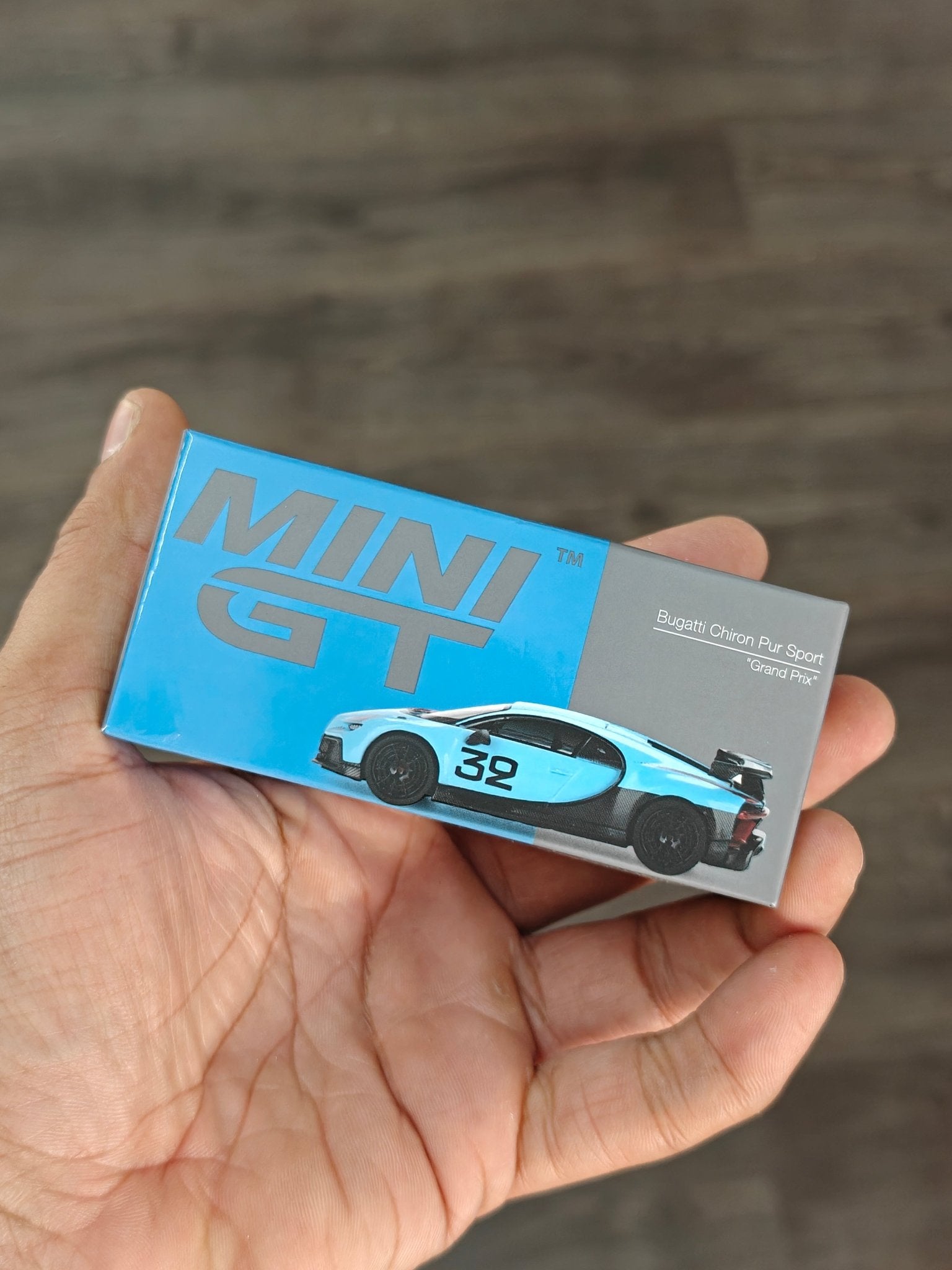 Mini GT Bugatti Chiron Pur Sport "Grand Prix" (Open Box) - Kinder Logs
