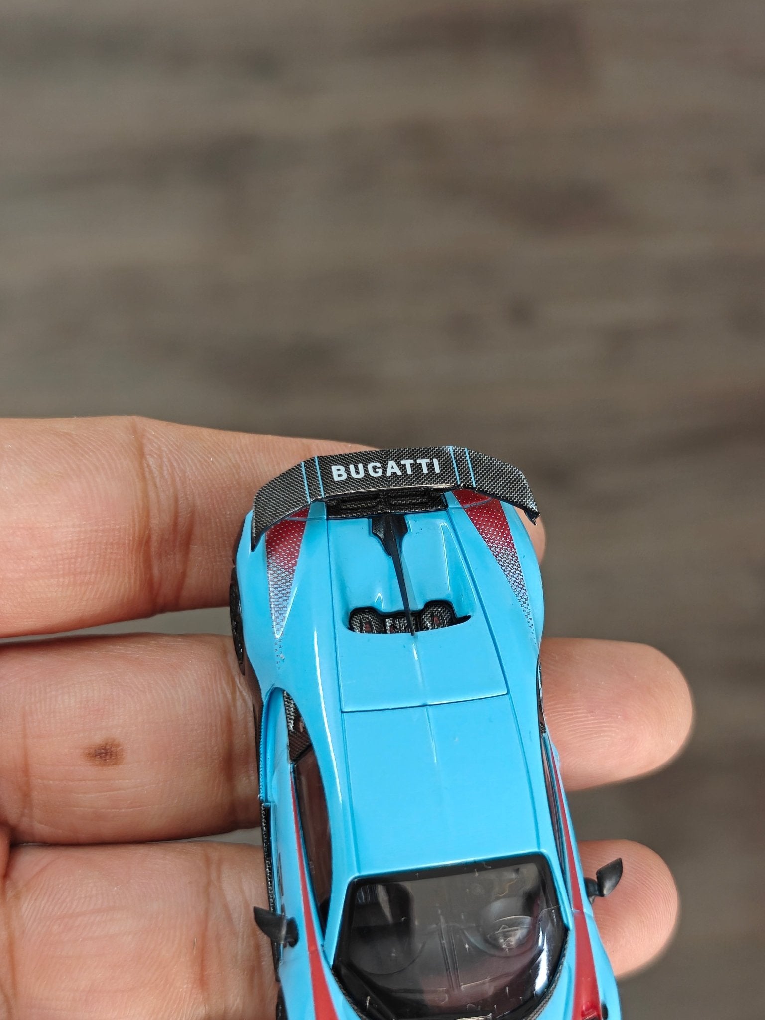 Mini GT Bugatti Chiron Pur Sport "Grand Prix" (Open Box) - Kinder Logs