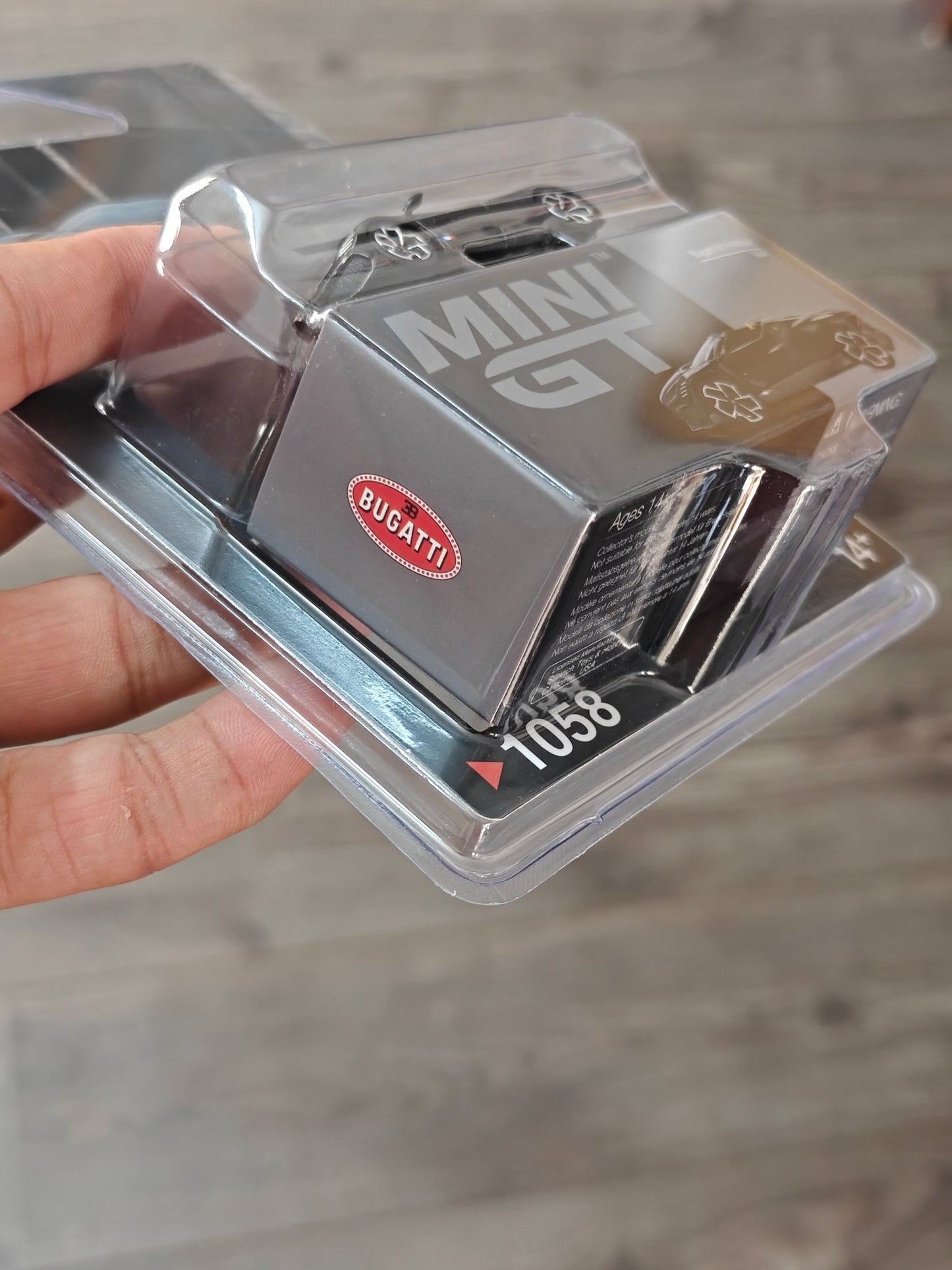 Mini GT Bugatti W16 Mistral (Black) - Kinder Logs