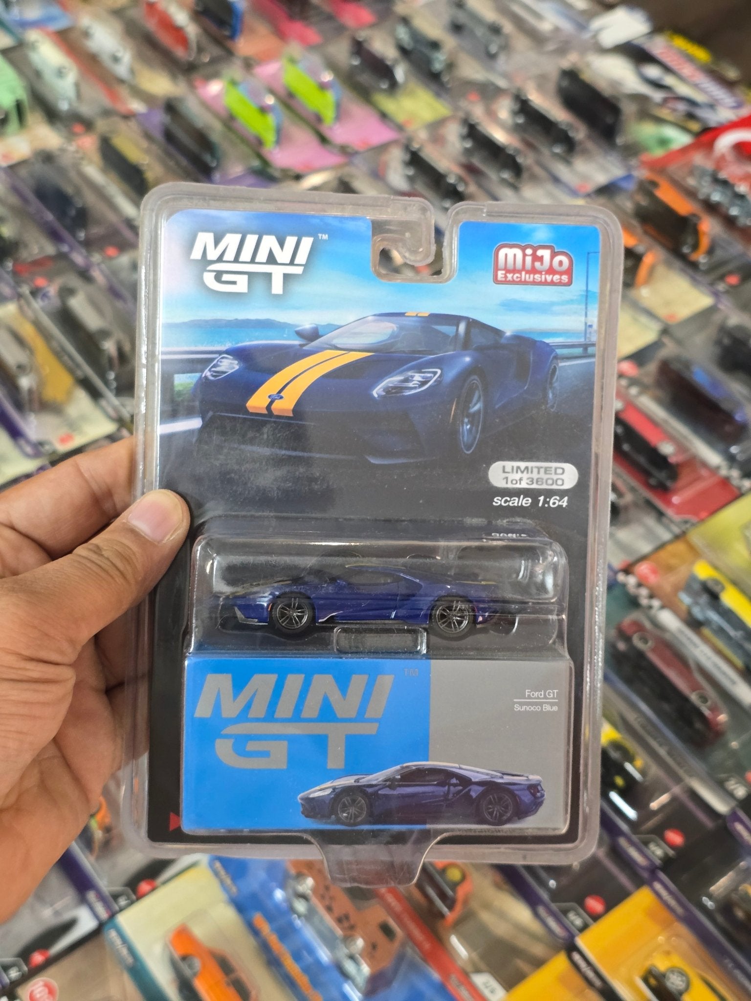 Mini GT Ford GT - Sunoco Blue - Mijo Exclusives - Kinder Logs