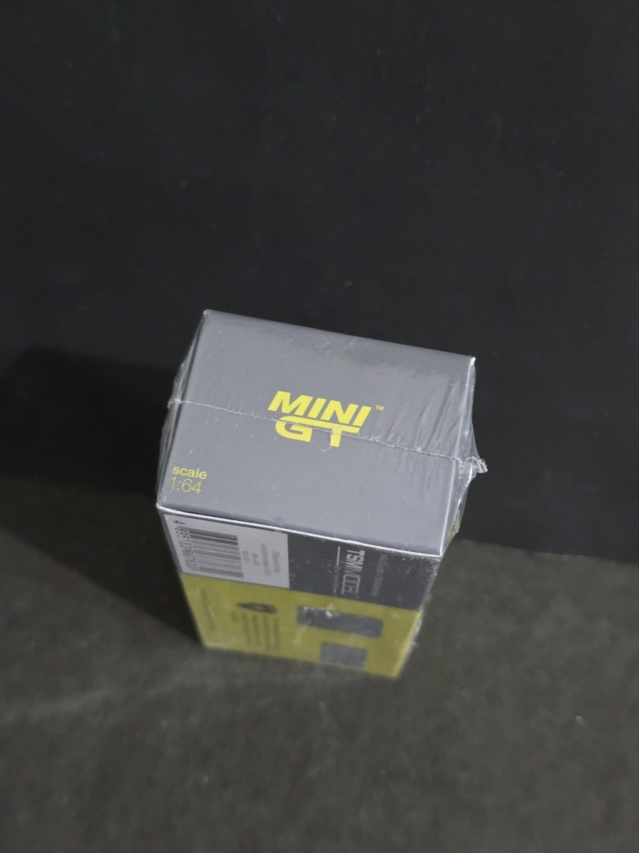 Mini GT Lamborghini Aventador GT EVO LB - Silhouette Works (Yellow) - Sealed Box - Kinder Logs