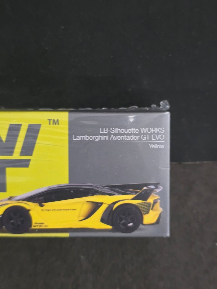 Mini GT Lamborghini Aventador GT EVO LB - Silhouette Works (Yellow) - Sealed Box - Kinder Logs
