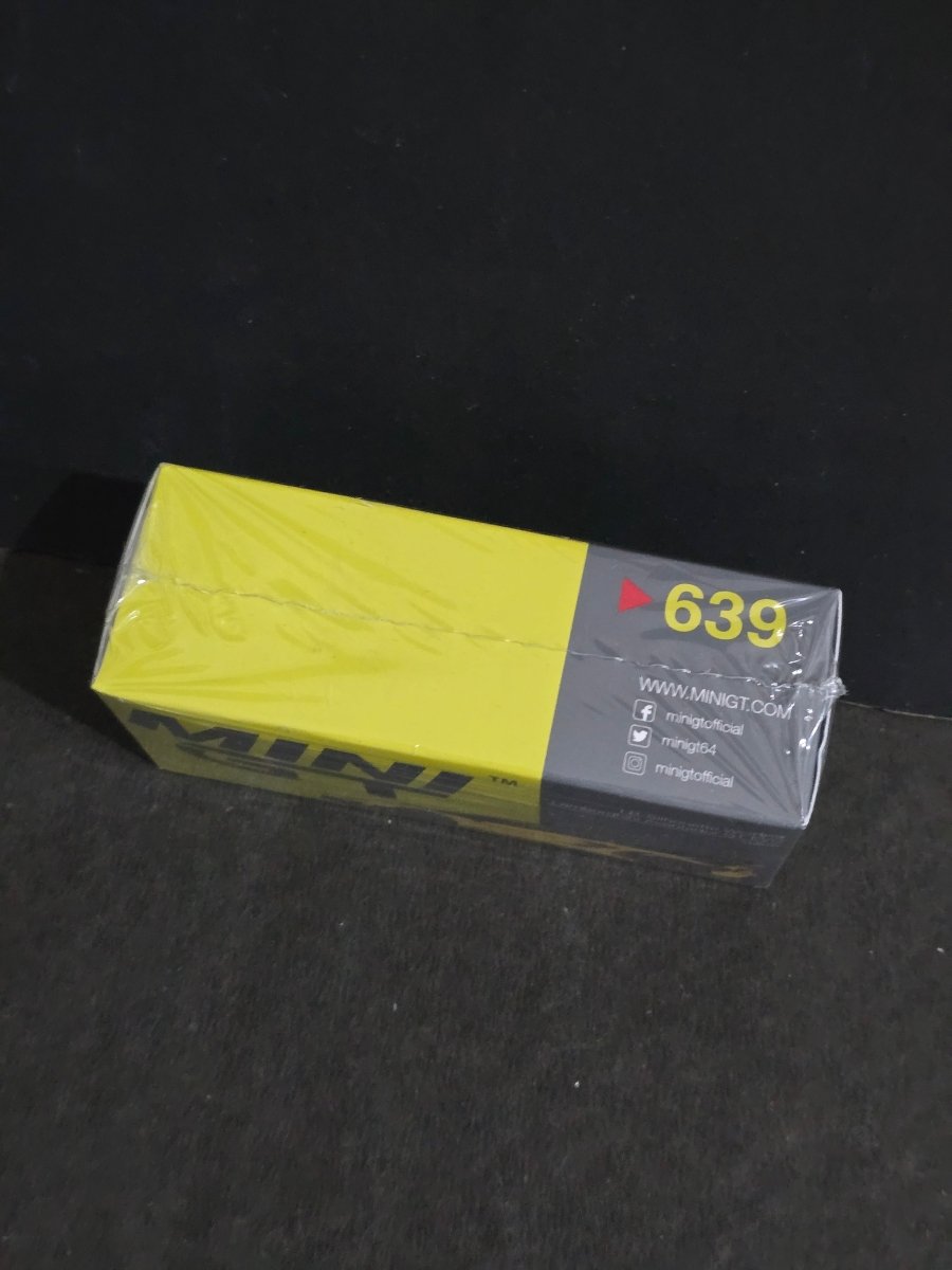 Mini GT Lamborghini Aventador GT EVO LB - Silhouette Works (Yellow) - Sealed Box - Kinder Logs