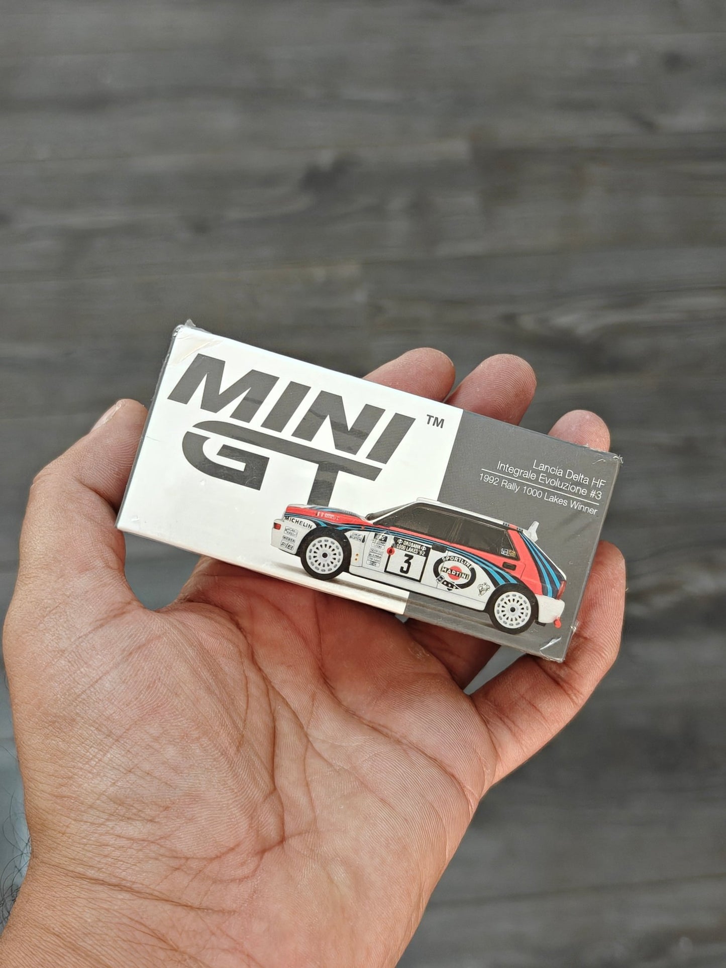Mini GT Lancia Delta HF Integrale Evoluzione - 1992 Rally 1000 Lakes Winner 3 (Sealed Box) - Kinder Logs