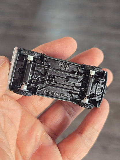 Mini GT Land Rover Defender 110 County Station Wagon (Open Box) - Kinder Logs