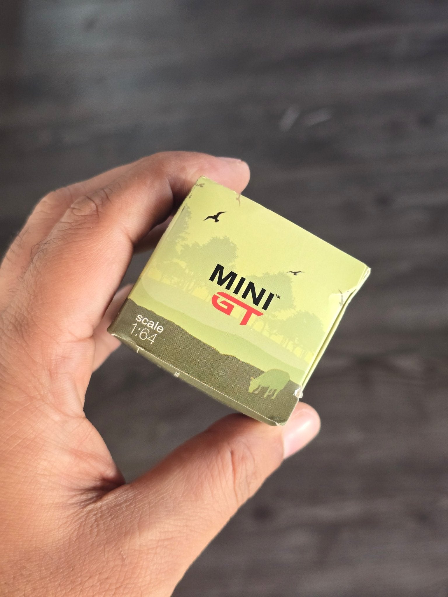 Mini GT Land Rover Defender 110 County Station Wagon (Open Box) - Kinder Logs