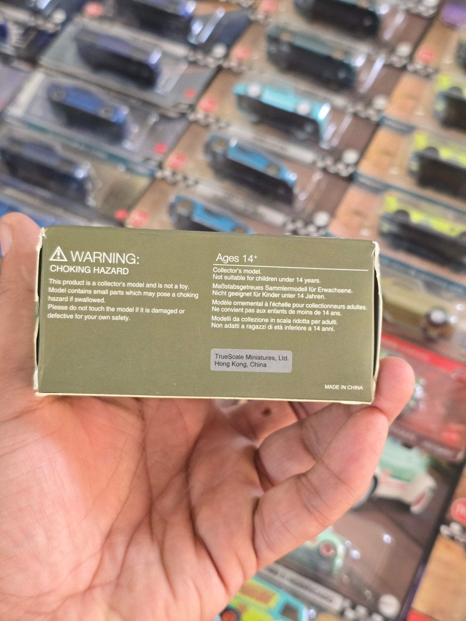 Mini GT Land Rover Defender 110 County Station Wagon (Open Box) - Kinder Logs
