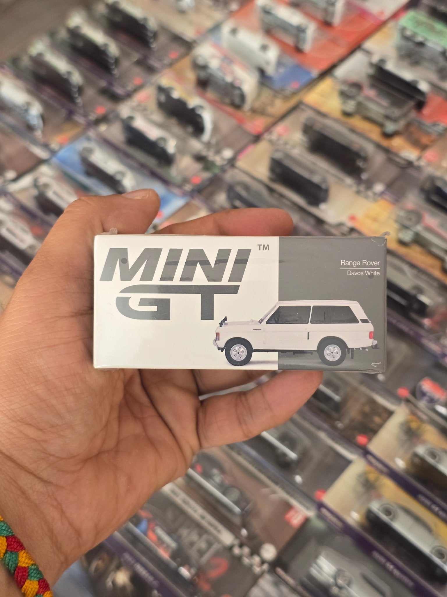 Mini GT Land Rover Range Rover (Davos White) - Sealed Box - Kinder Logs