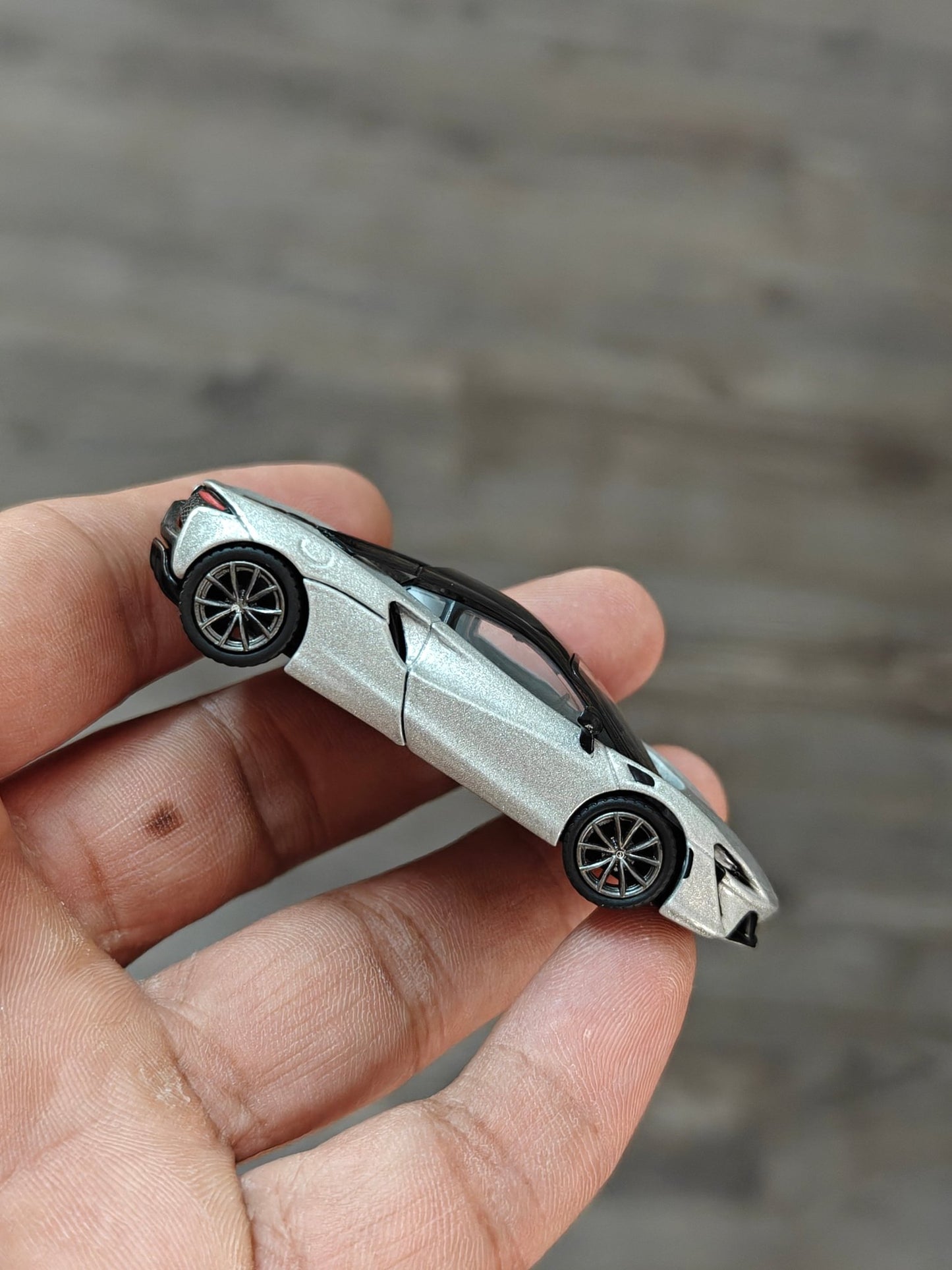 Mini GT McLaren Artura - Mijo Exclusives (Silver) - Kinder Logs