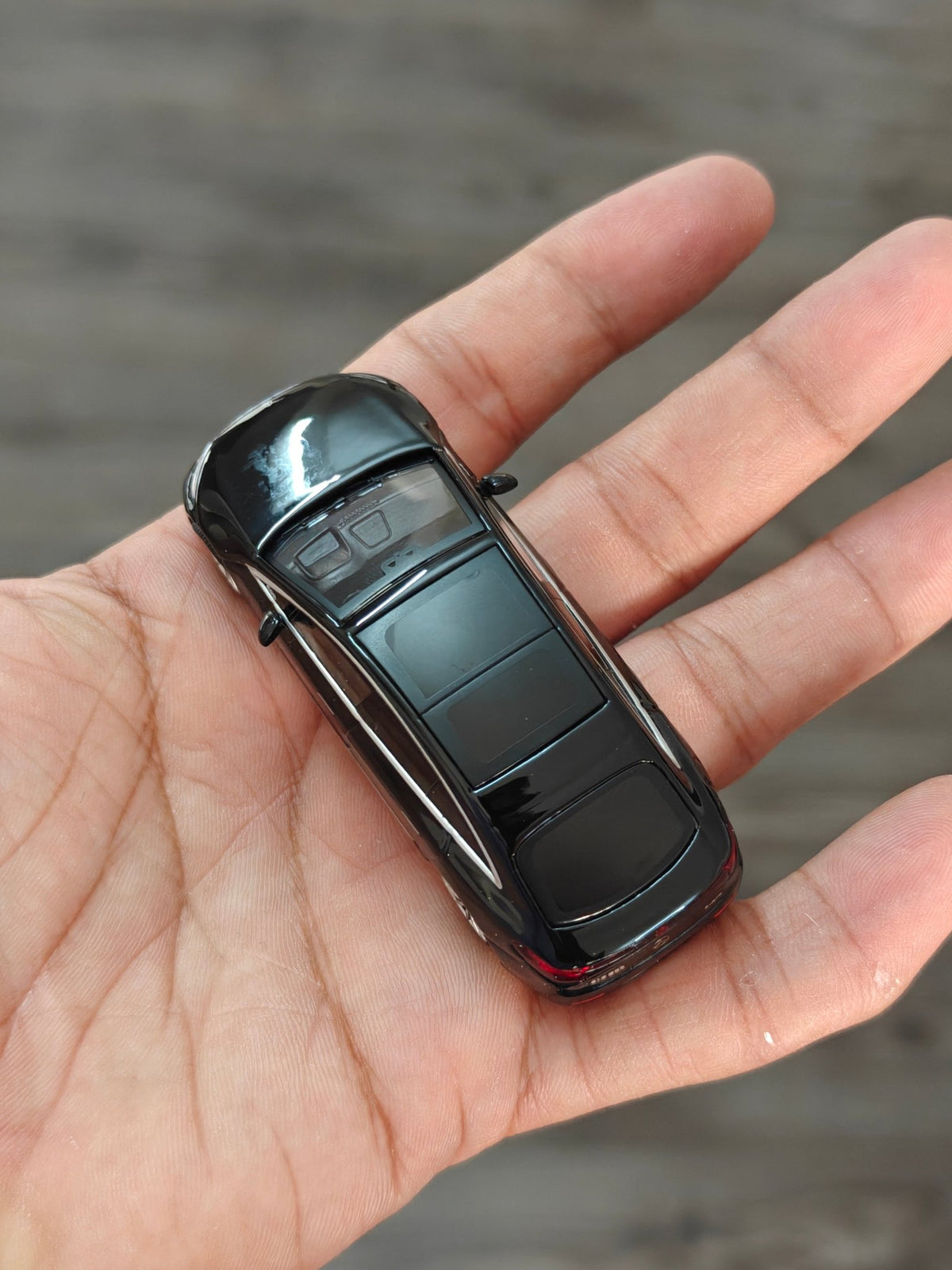 Mini GT Mercedes-Benz EQS 580 4MATIC - Mijo Exclusives (Black) - Kinder Logs