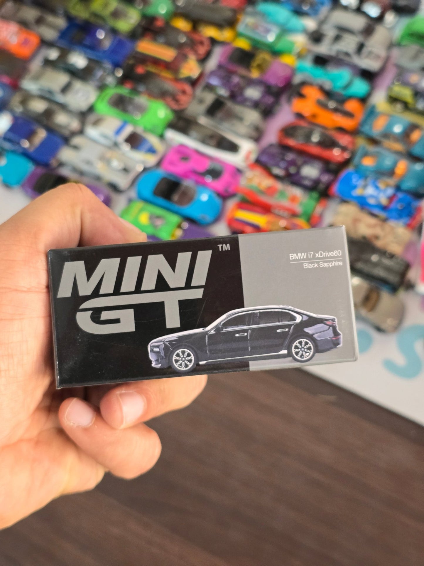 Mini GT Mercedes - Benz EQS 580 4MATIC (Open Box) - Kinder Logs