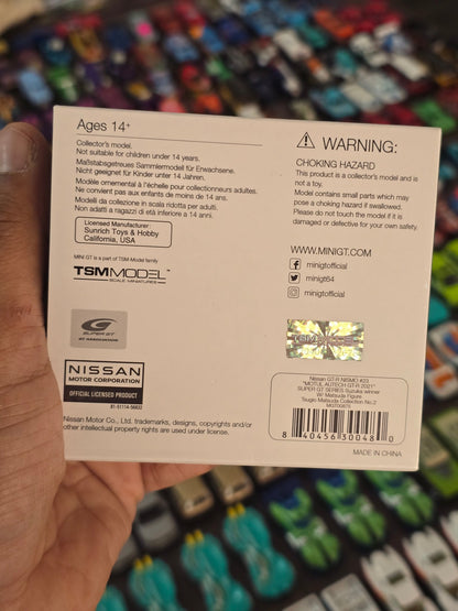 Mini GT Nissan GT - R NISMO 23 - Motul Autech GT - R 2021 (Winner With Figure) - Kinder Logs